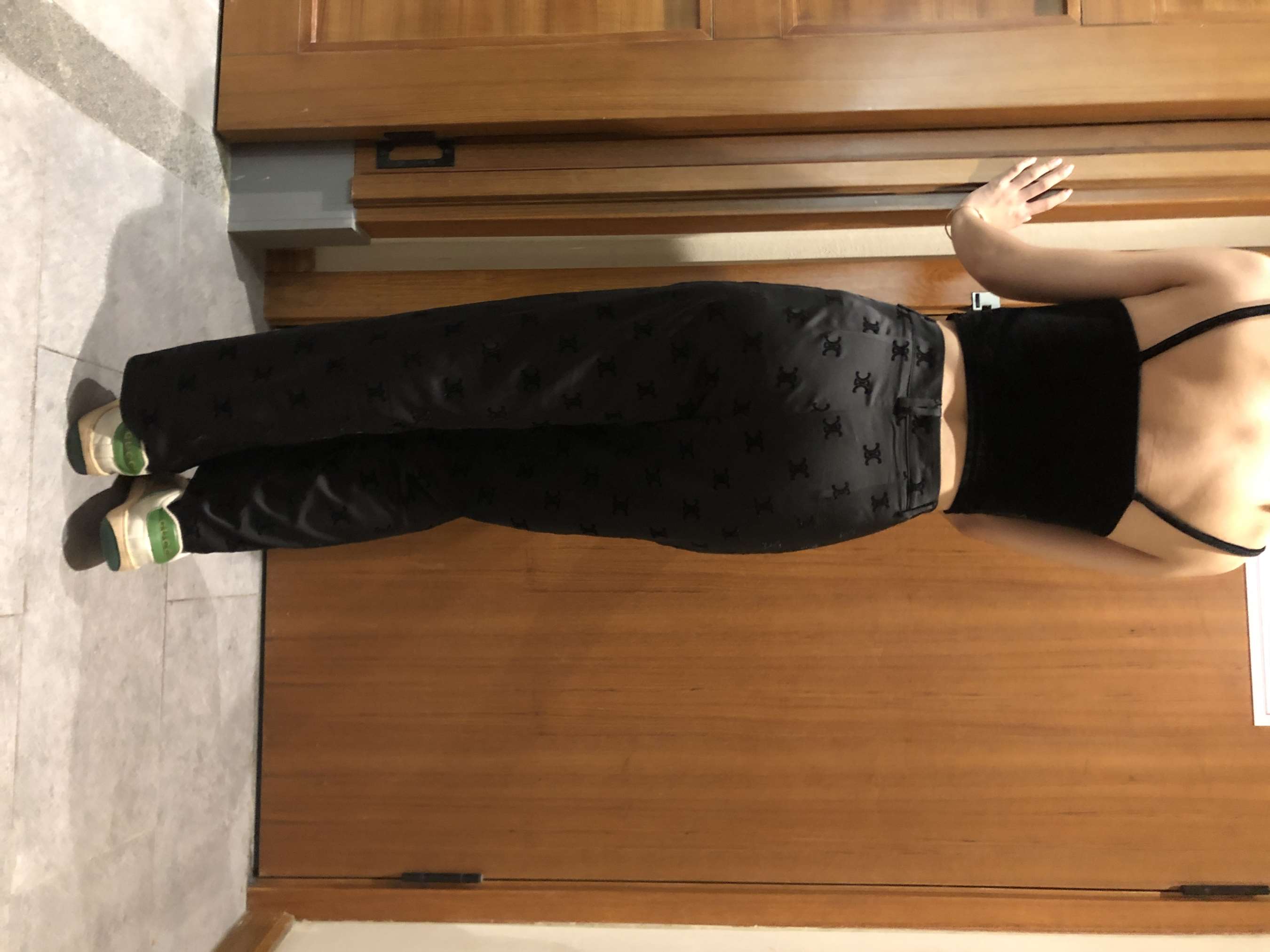 《刚刚毕业的女大学生职业裤里丝装》作品图