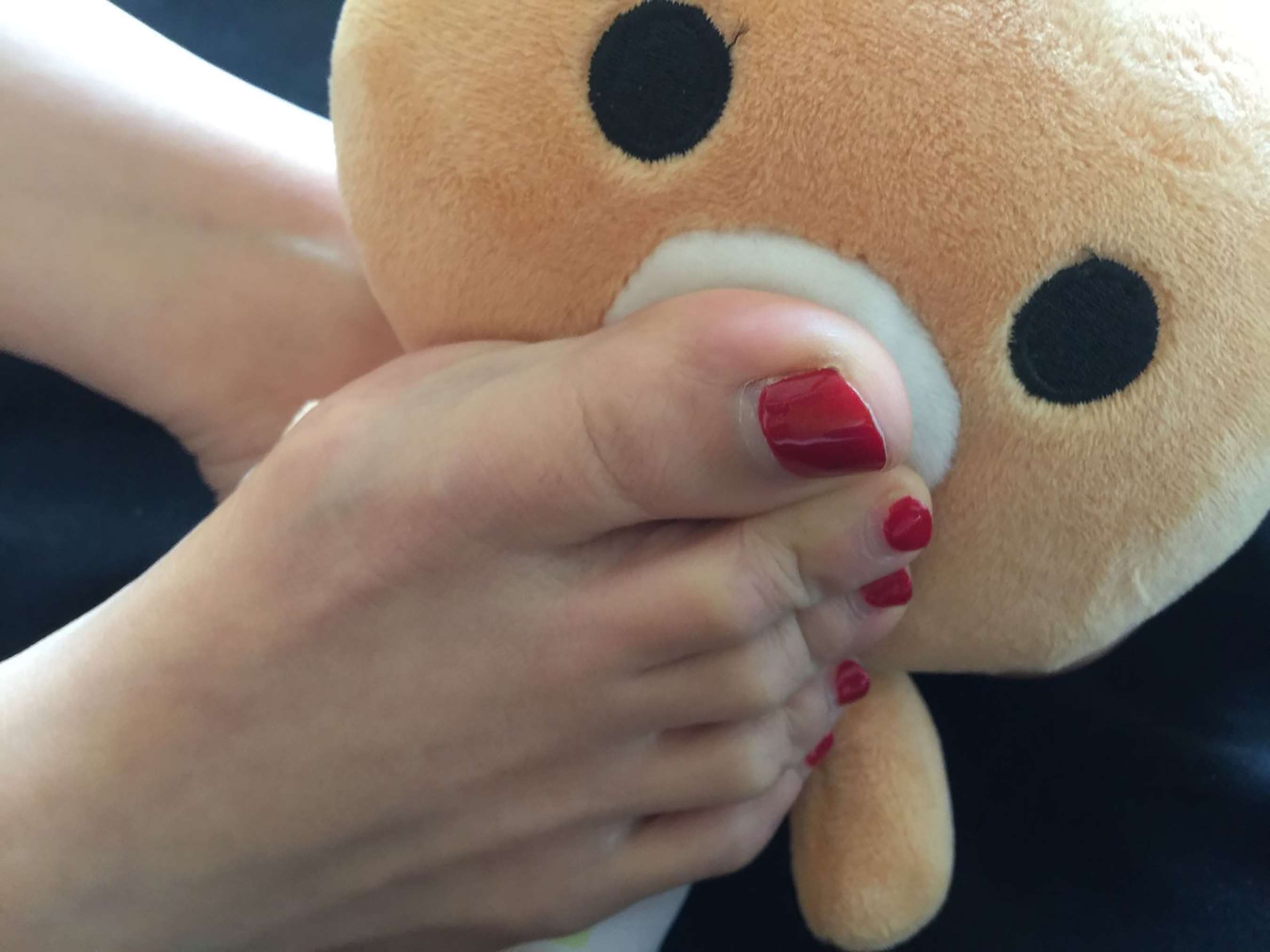 《小姐姐嫩足玩熊仔》作品图