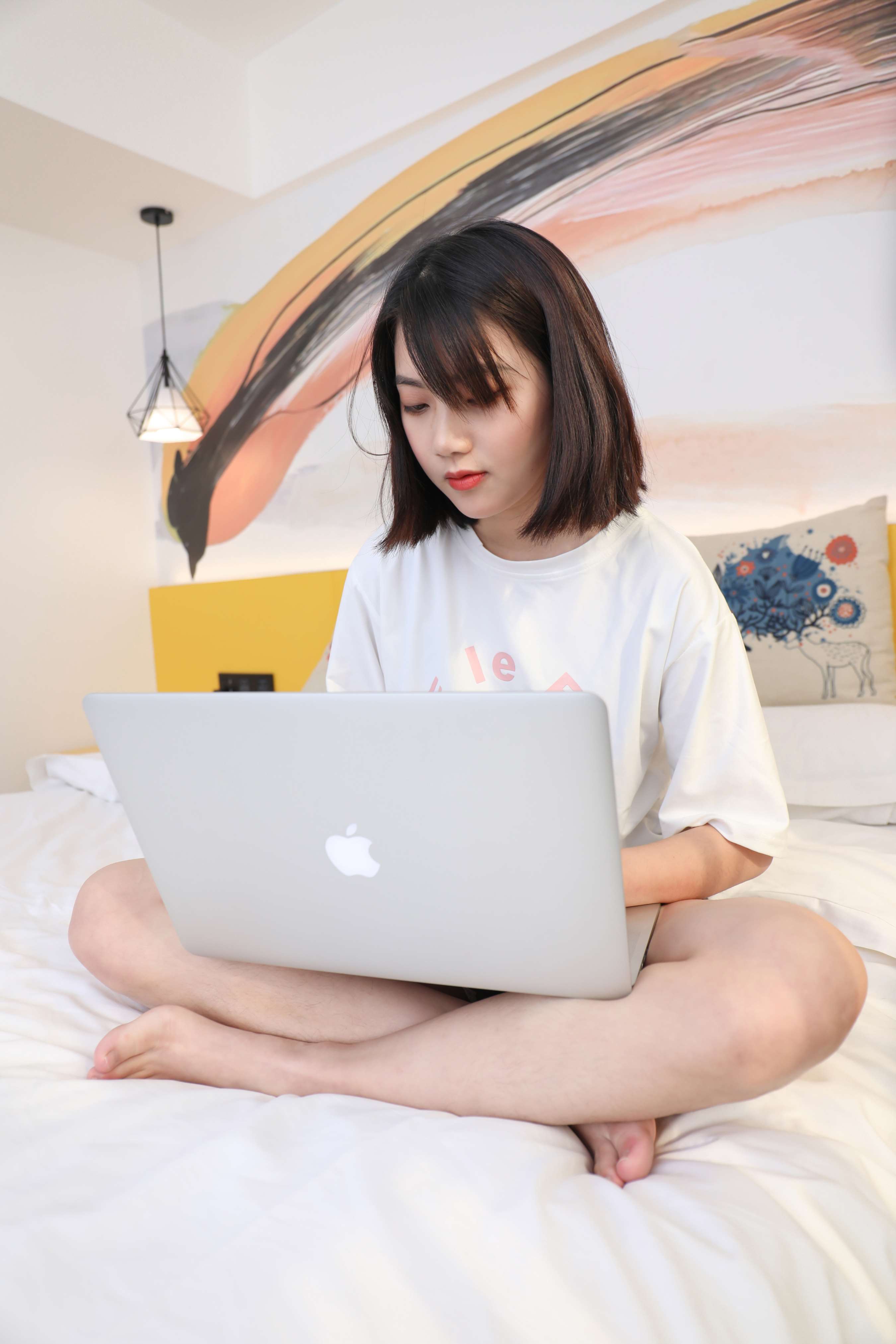 《婷婷光脚丫》作品图