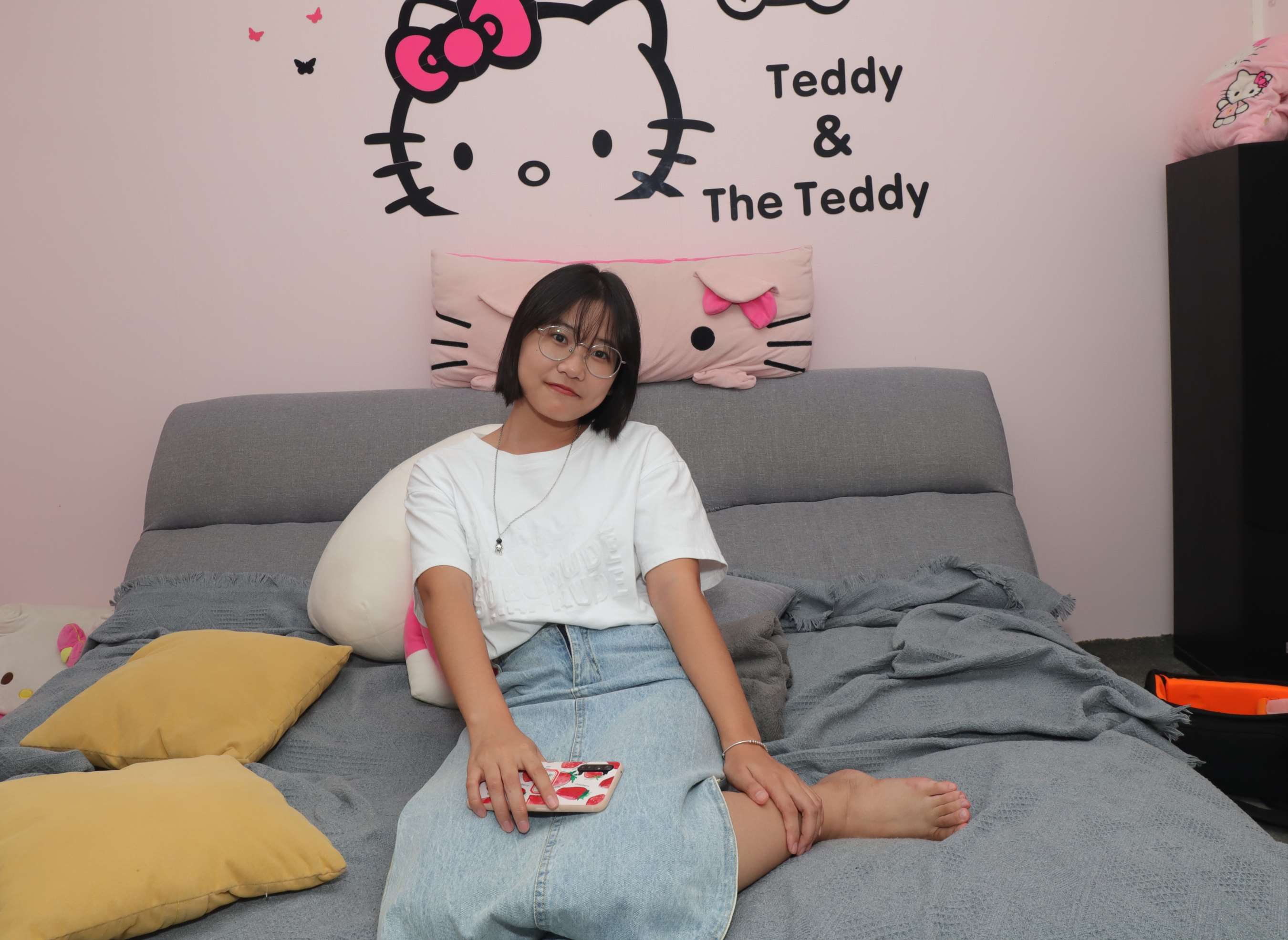 《可爱的小彤同学影院脚丫秀》作品图