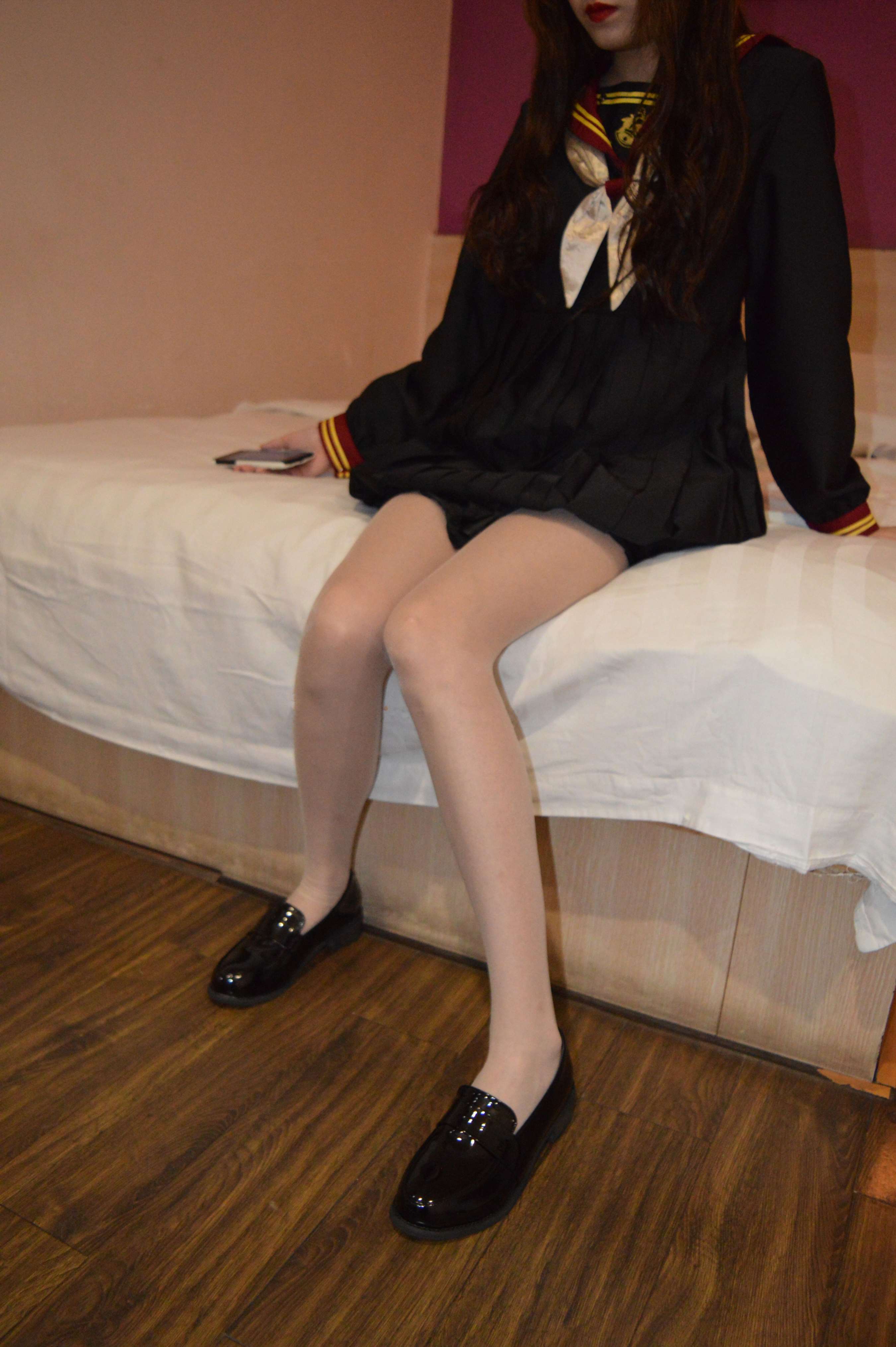 《JK皮鞋の白丝脚》作品图