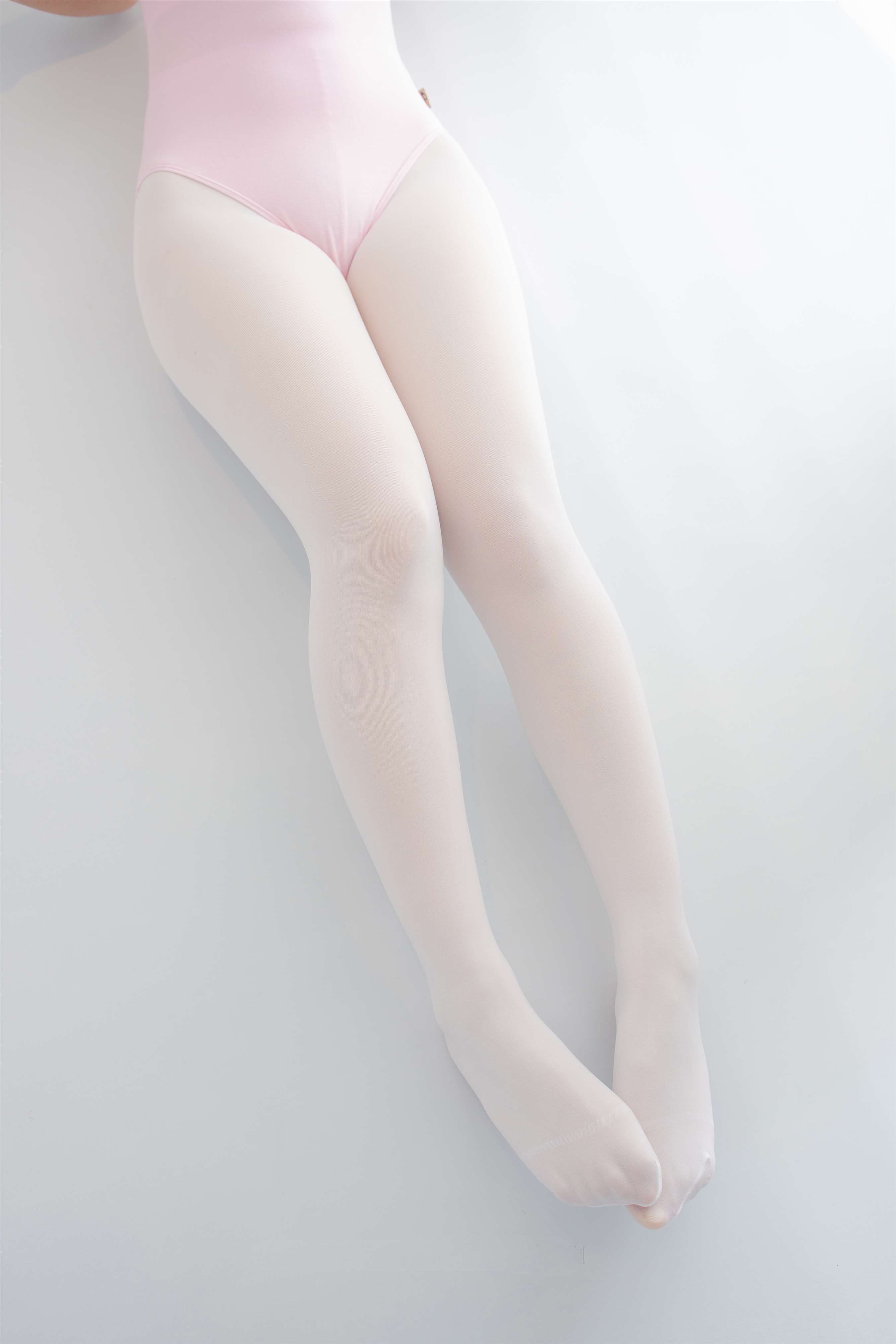 《连体紧身衣の白丝脚丫【套图+视频1个】》作品图