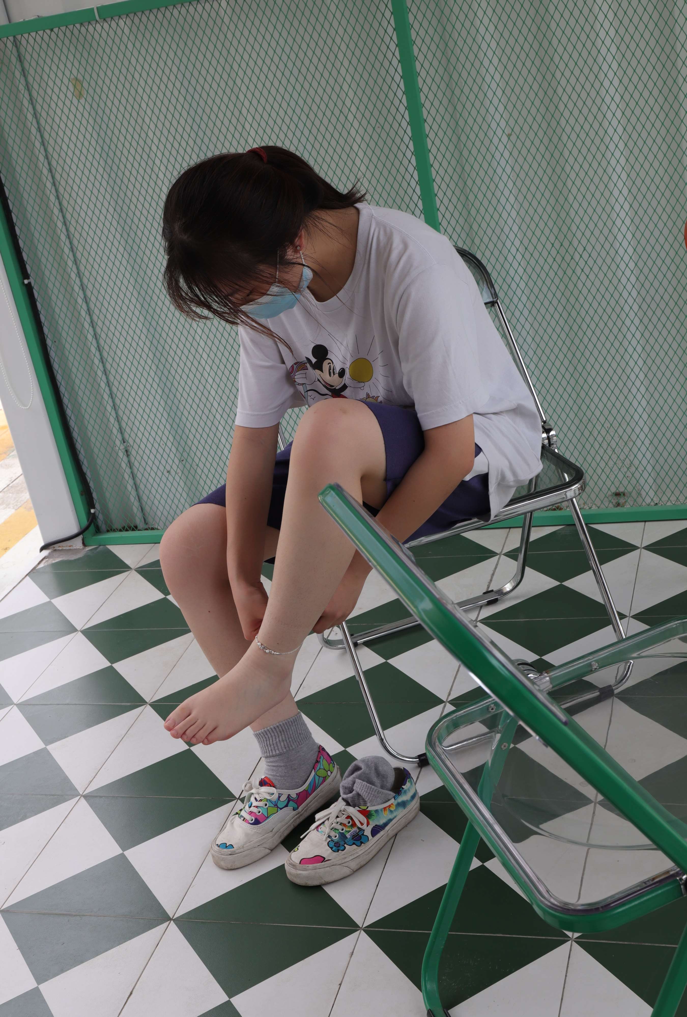 《两位准大学生的嫩白脚丫》作品图