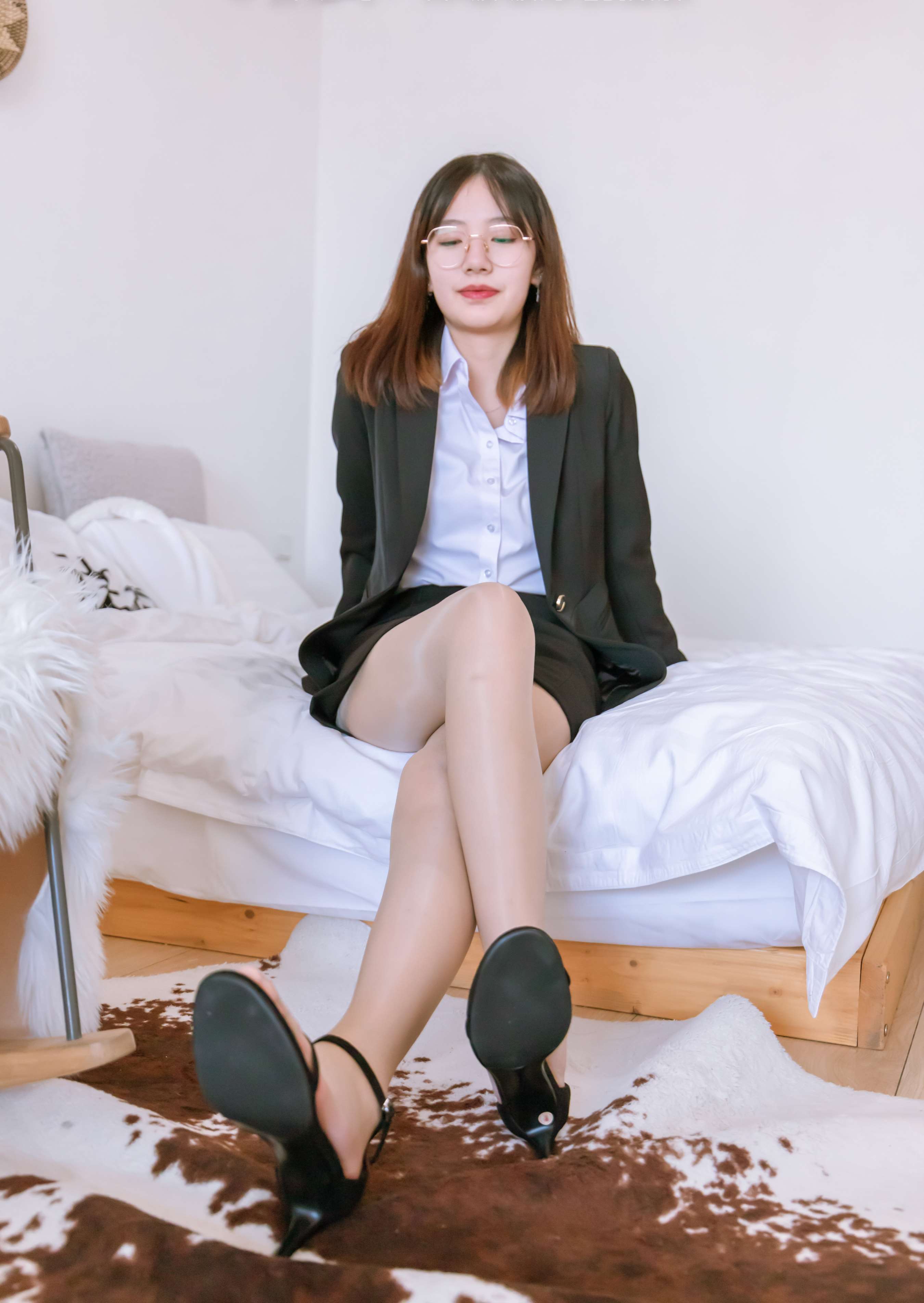 《小甜豆ol制服の油亮肉丝脚丫》作品图