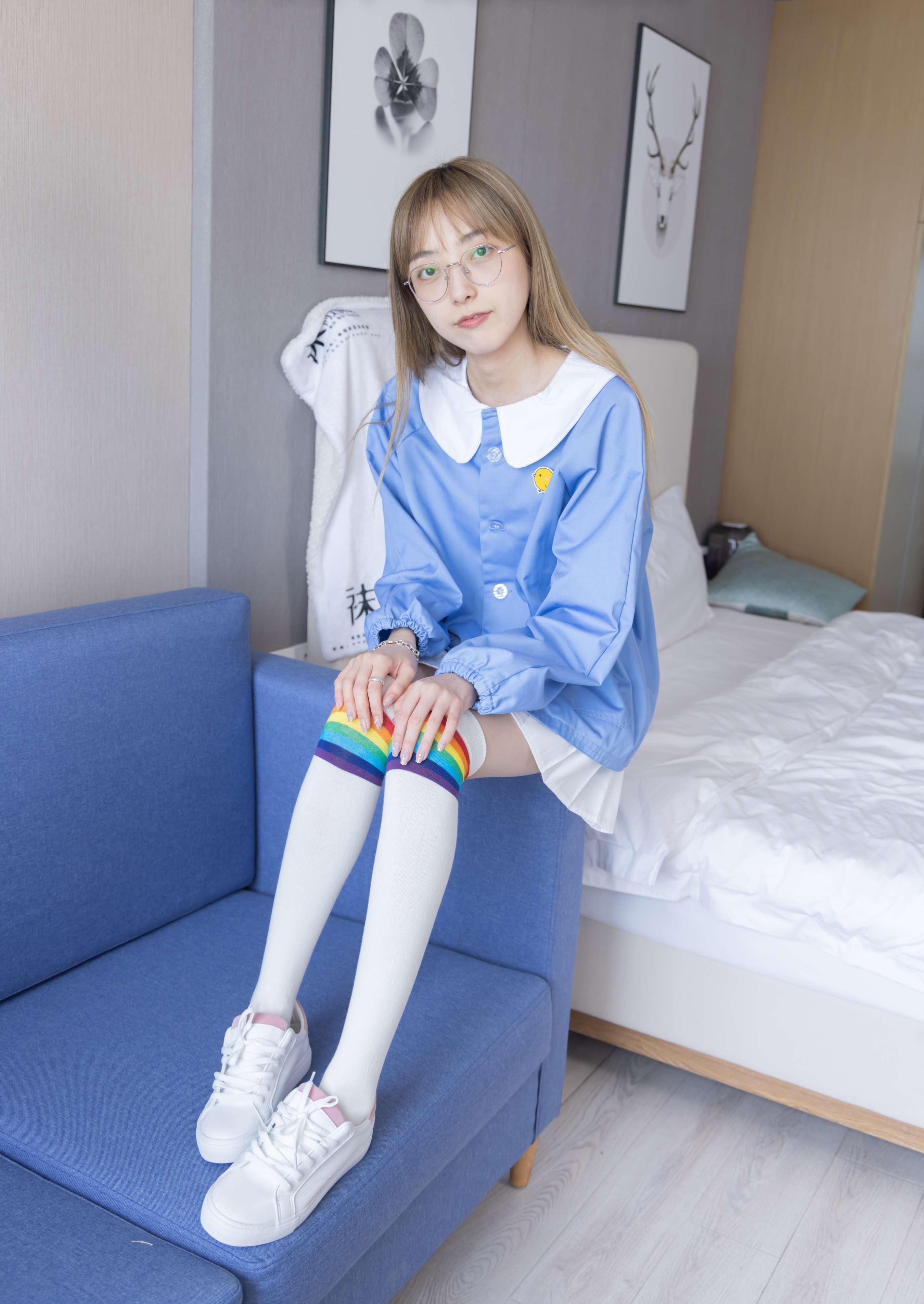 《稚予-板鞋の两双大腿袜》作品图