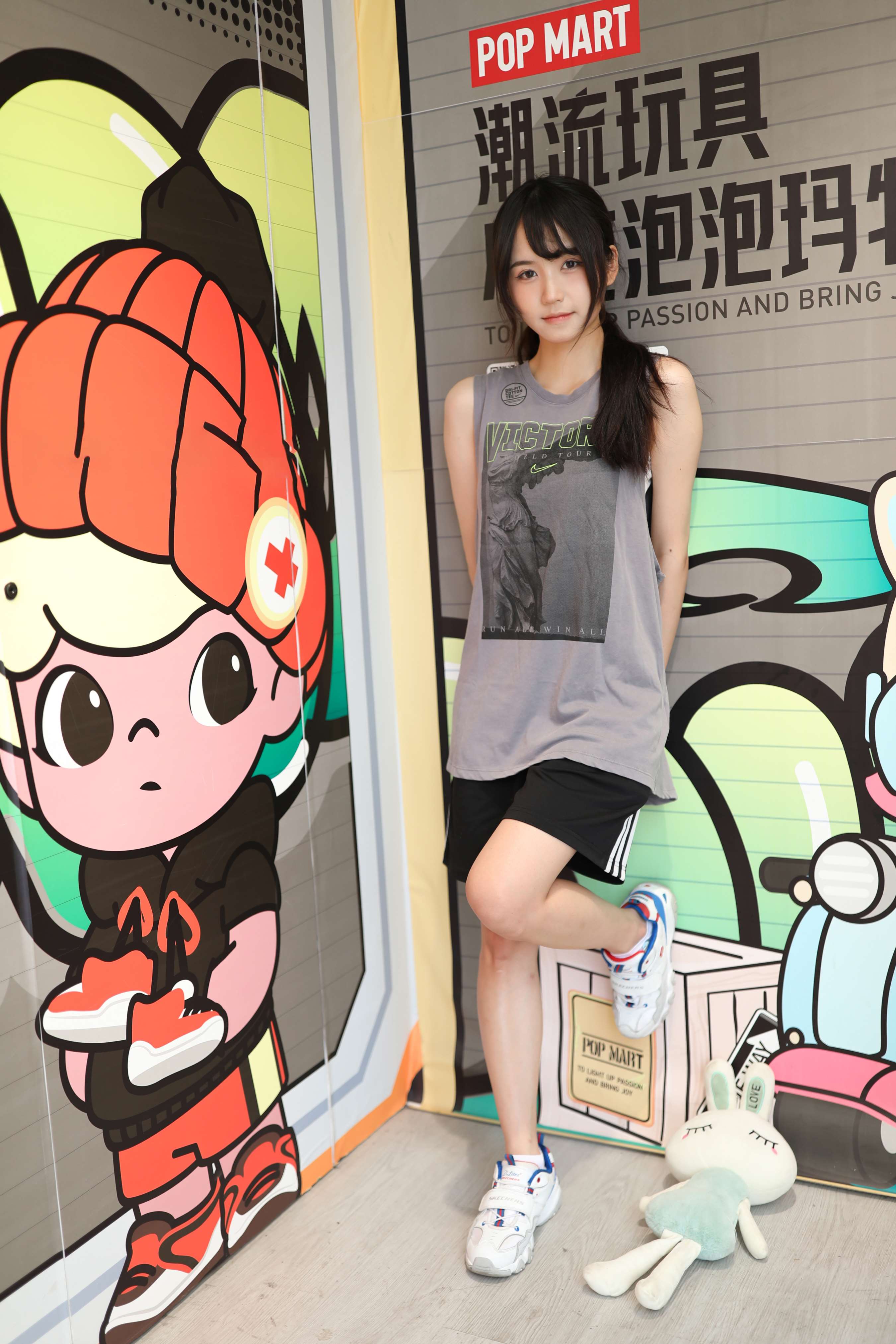 《莹莹运动鞋の白棉袜脚》作品图