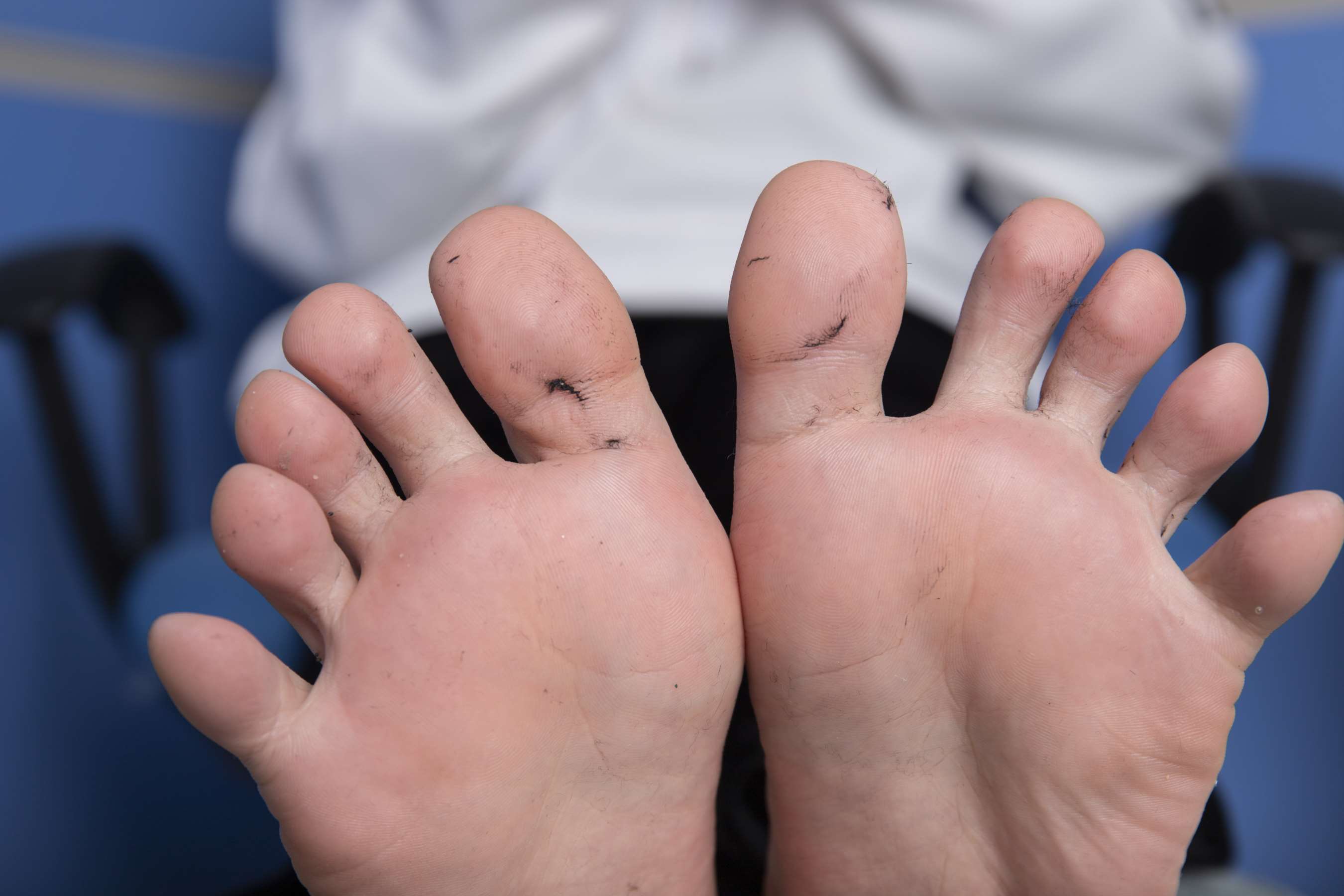 《梓潼刚脱了棉袜的原味脚丫》作品图