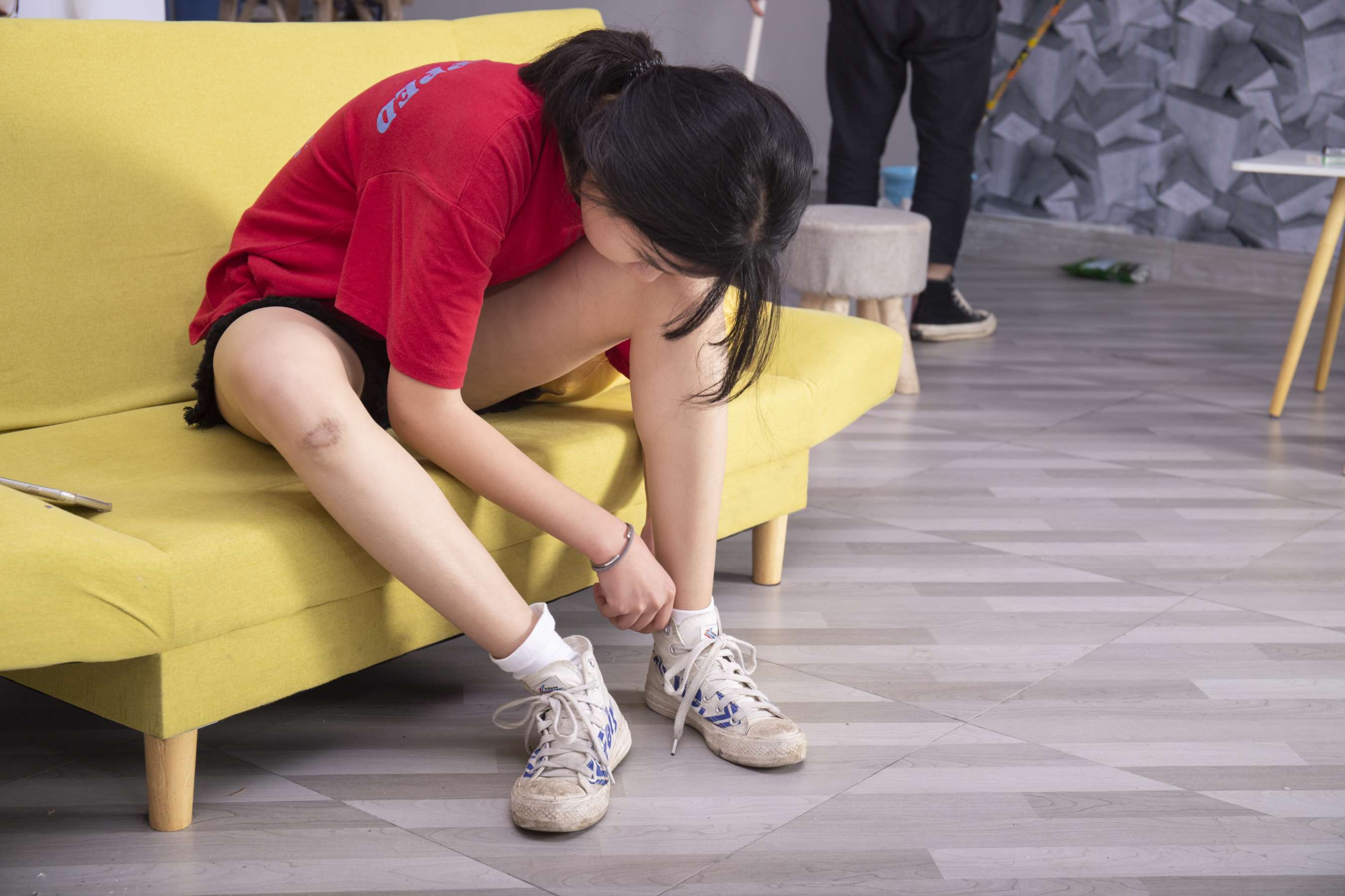 《长腿冉冉沙发上秀脚丫》作品图