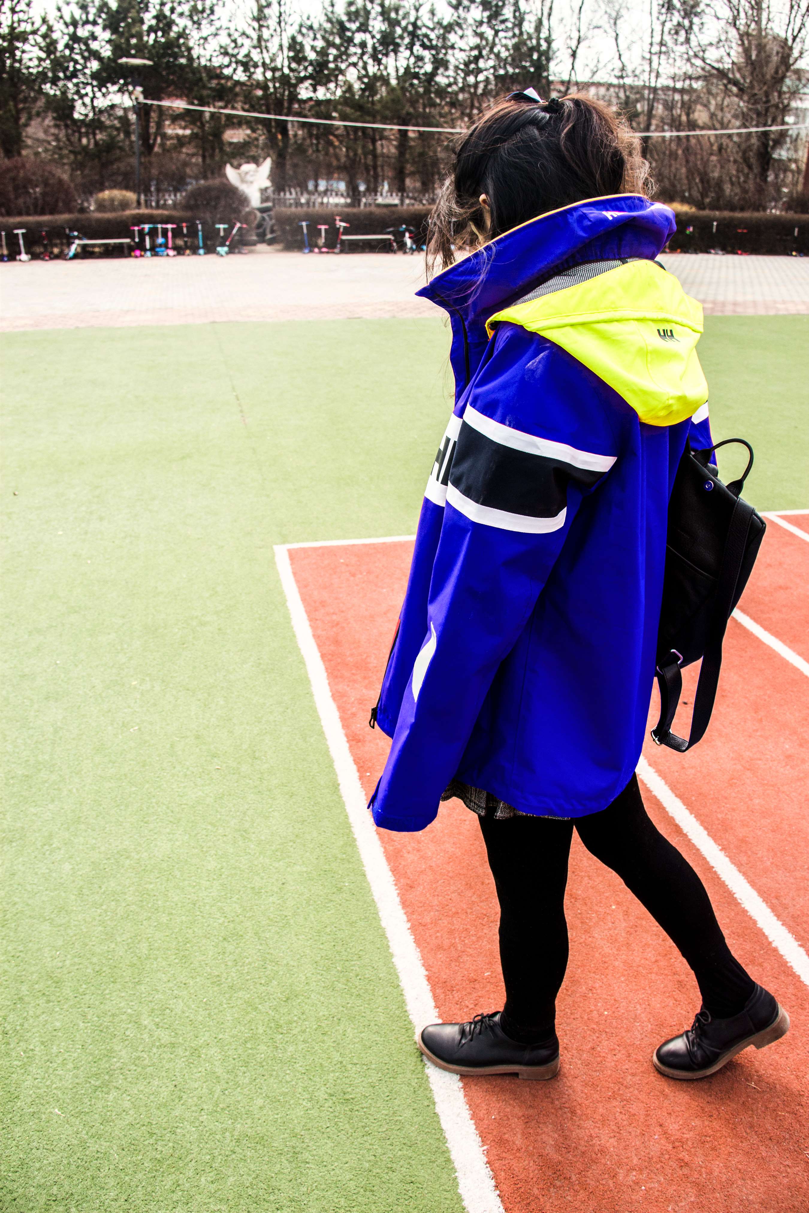 《JK制服の长黑丝脚丫》作品图