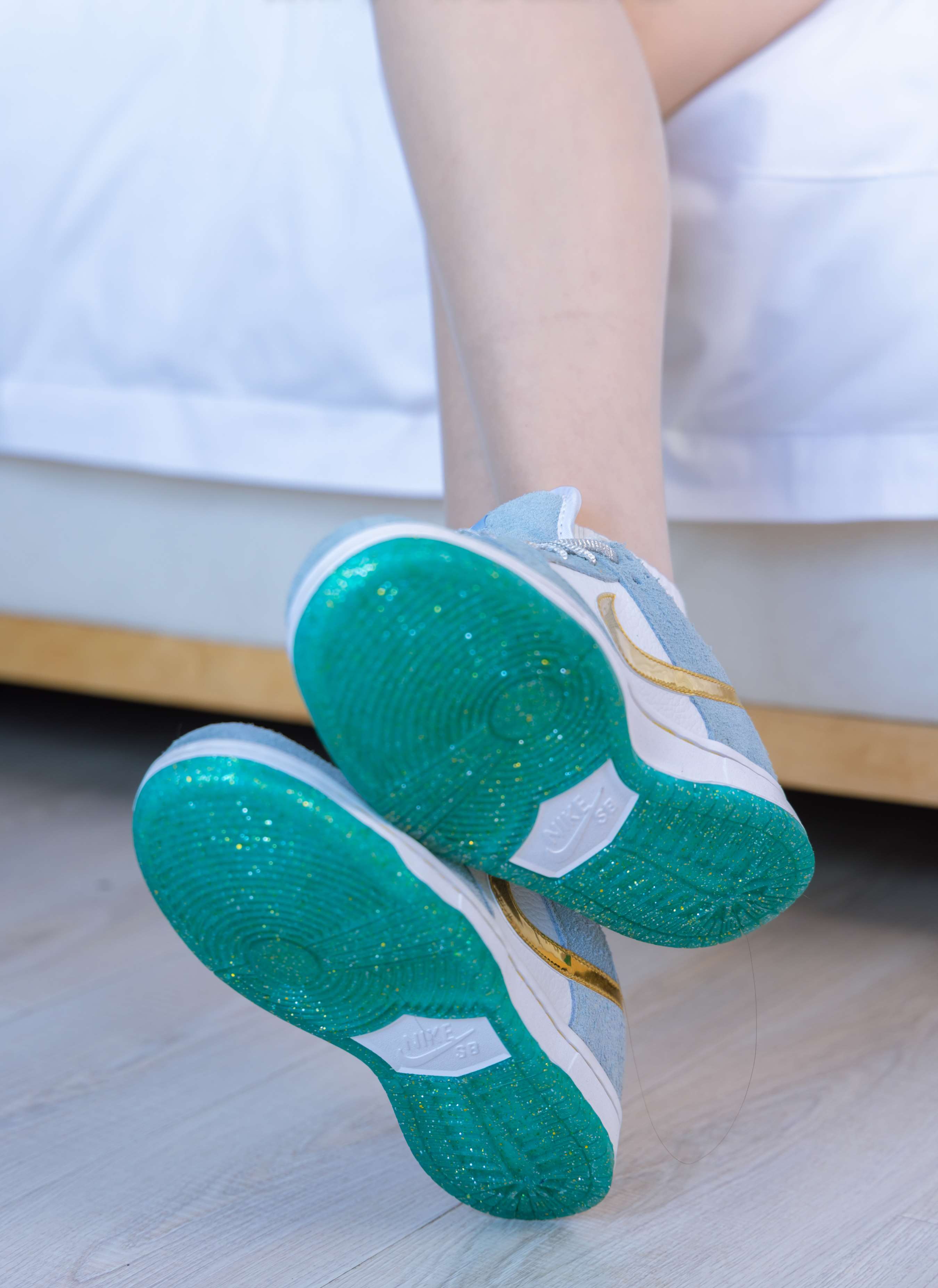 《小甜豆板鞋白棉袜の肉丝》作品图