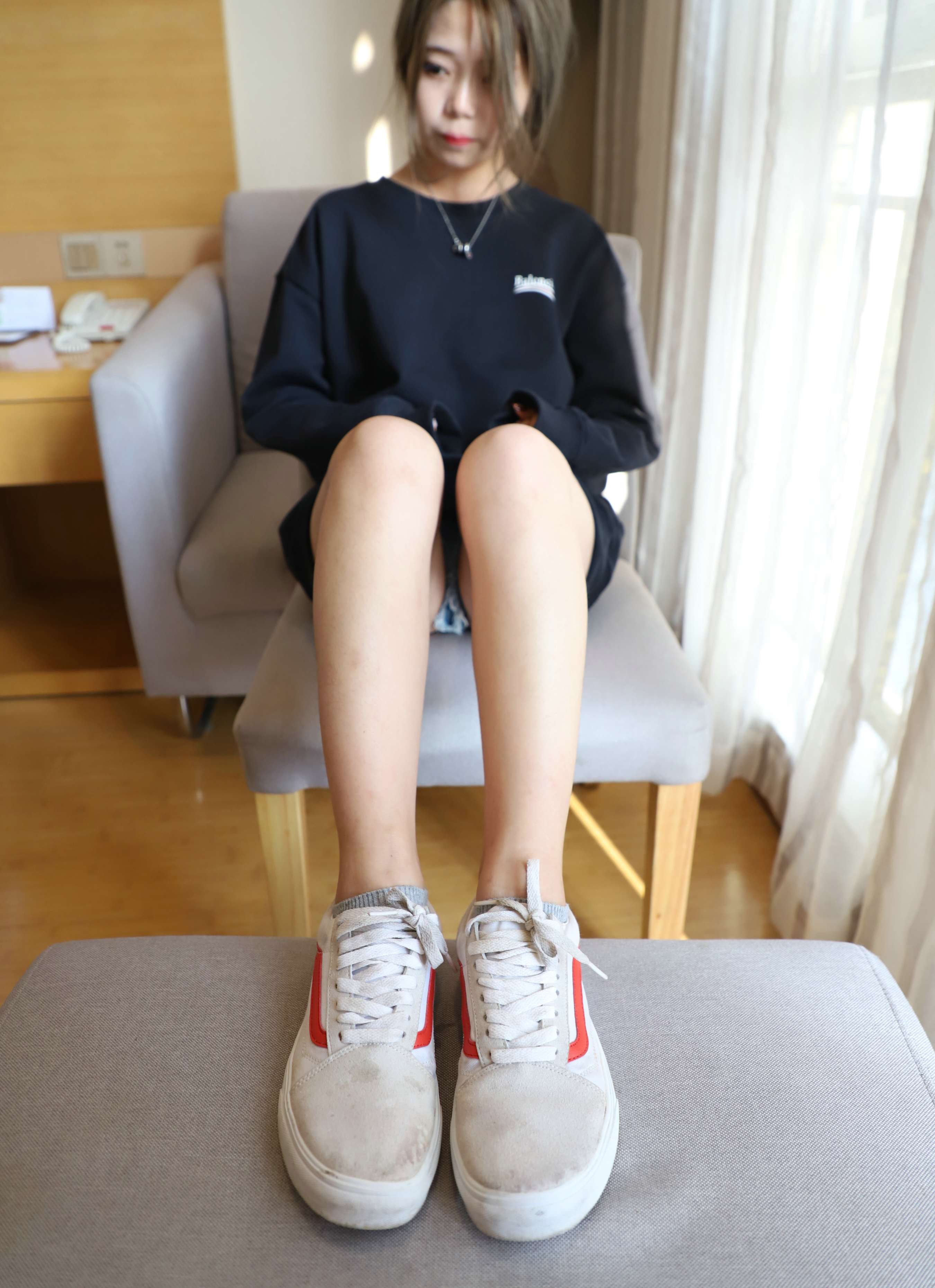 《热裤の灰棉袜脚》作品图