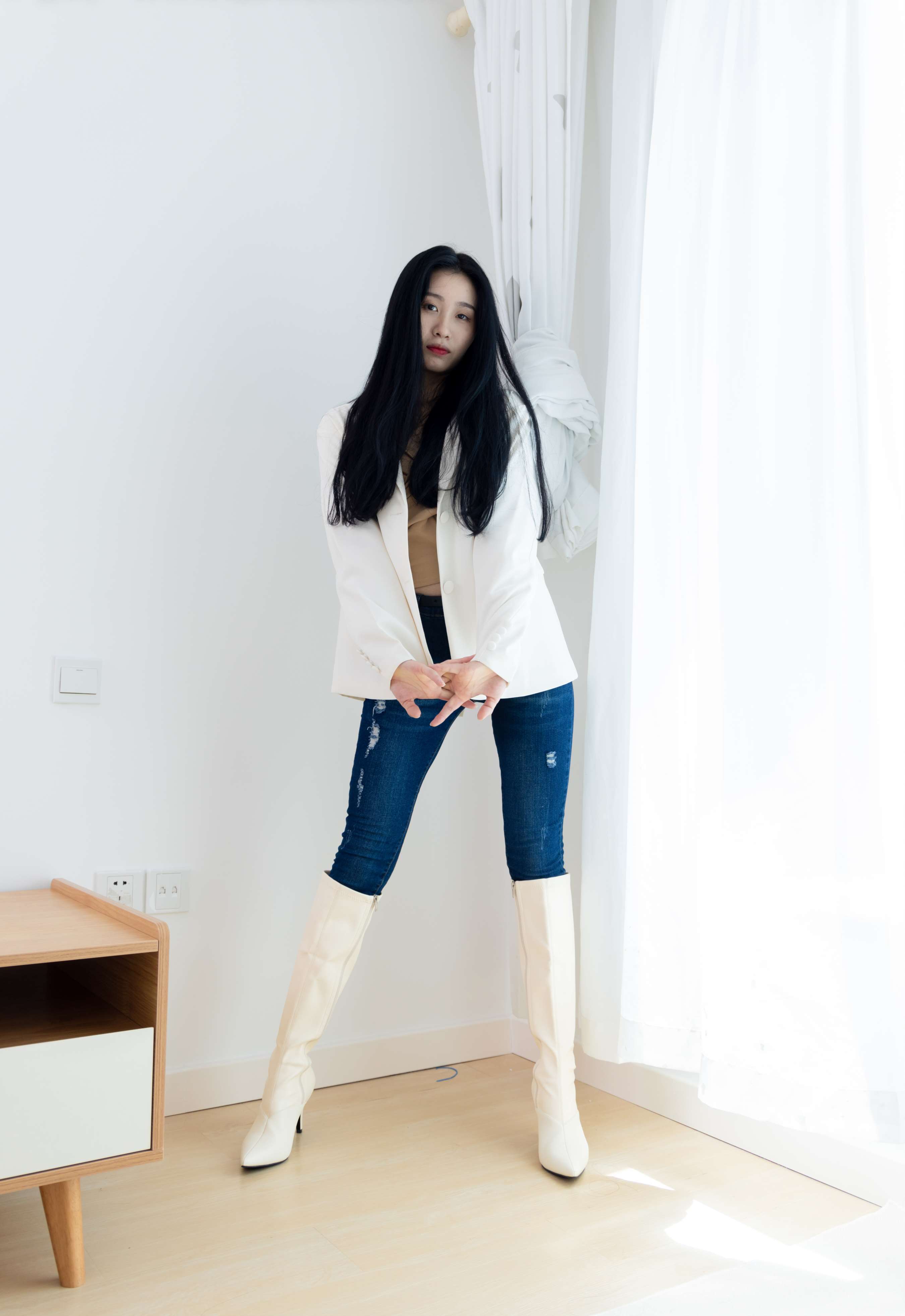 《绒绒长靴の黑船袜脚丫》作品图