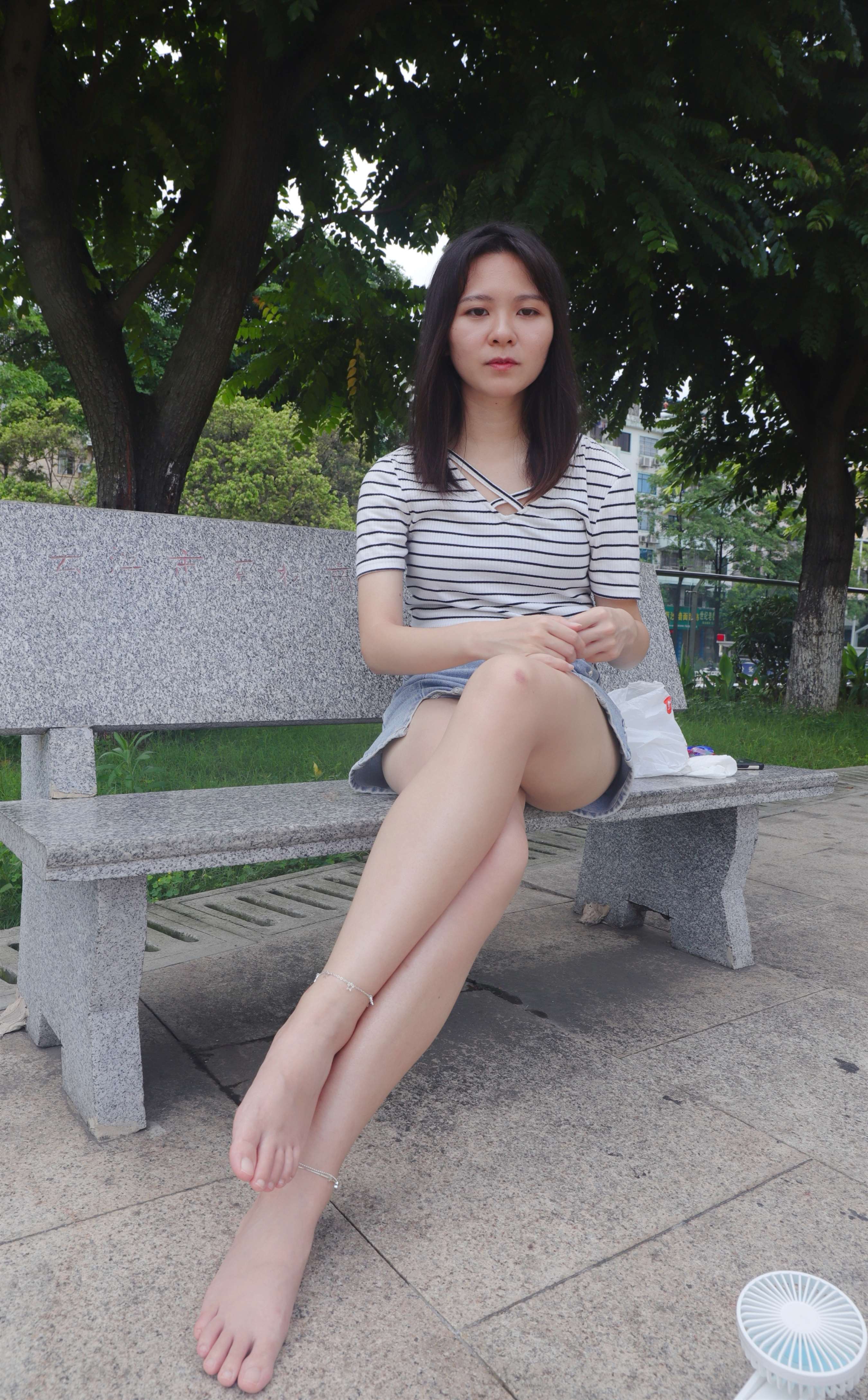 《慧婷公园展示脚丫》作品图
