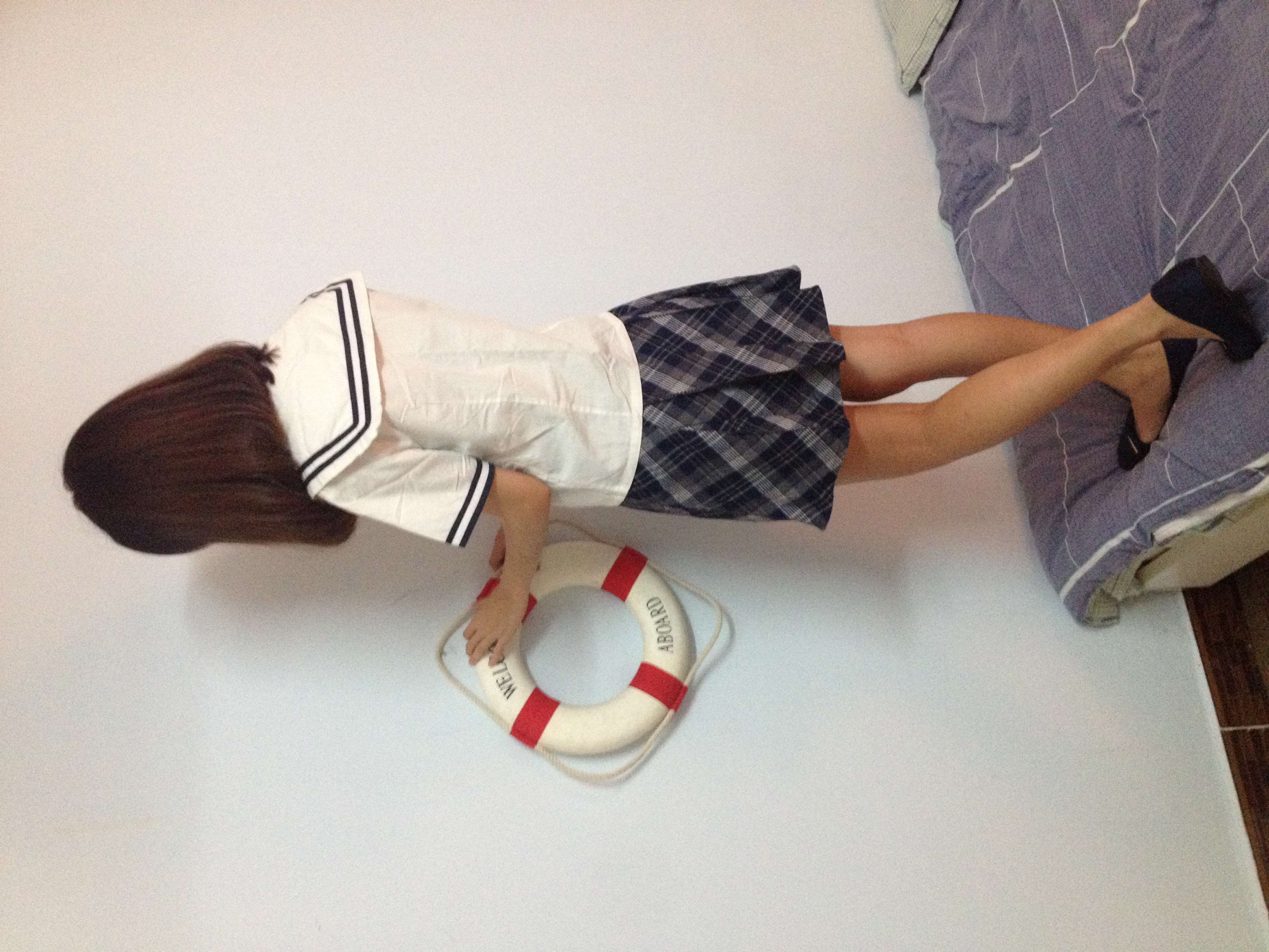 《赤足穿平跟鞋》作品图