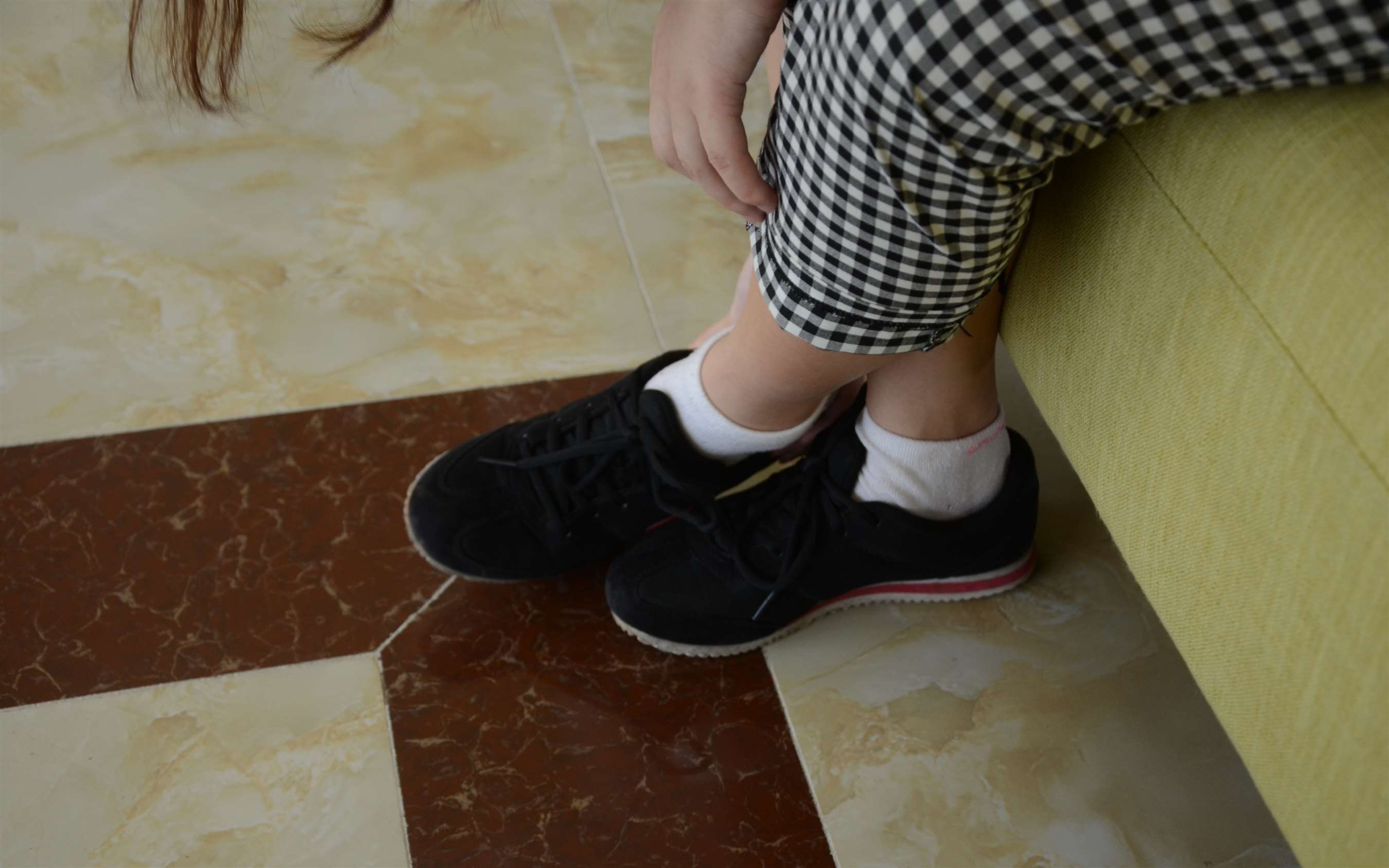 《眼镜学妹棉袜脚》作品图