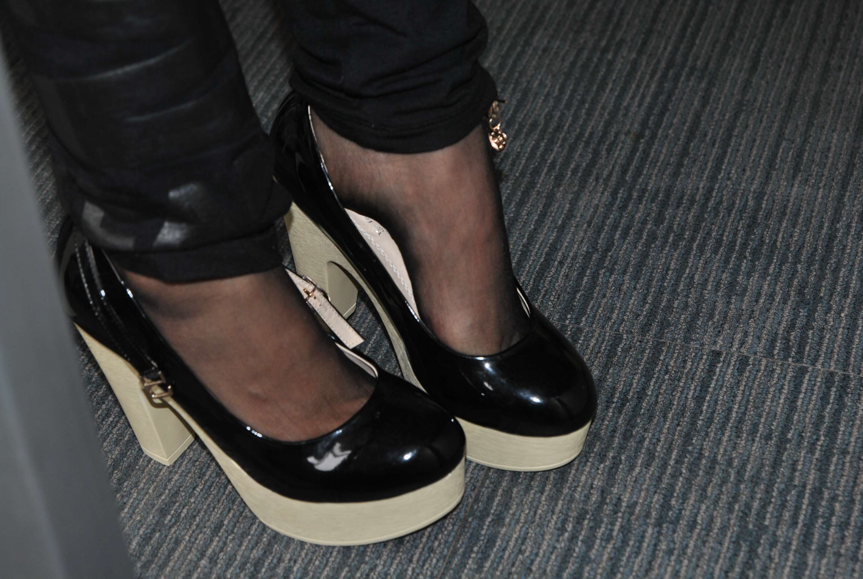 《研究生干净的脚丫》作品图