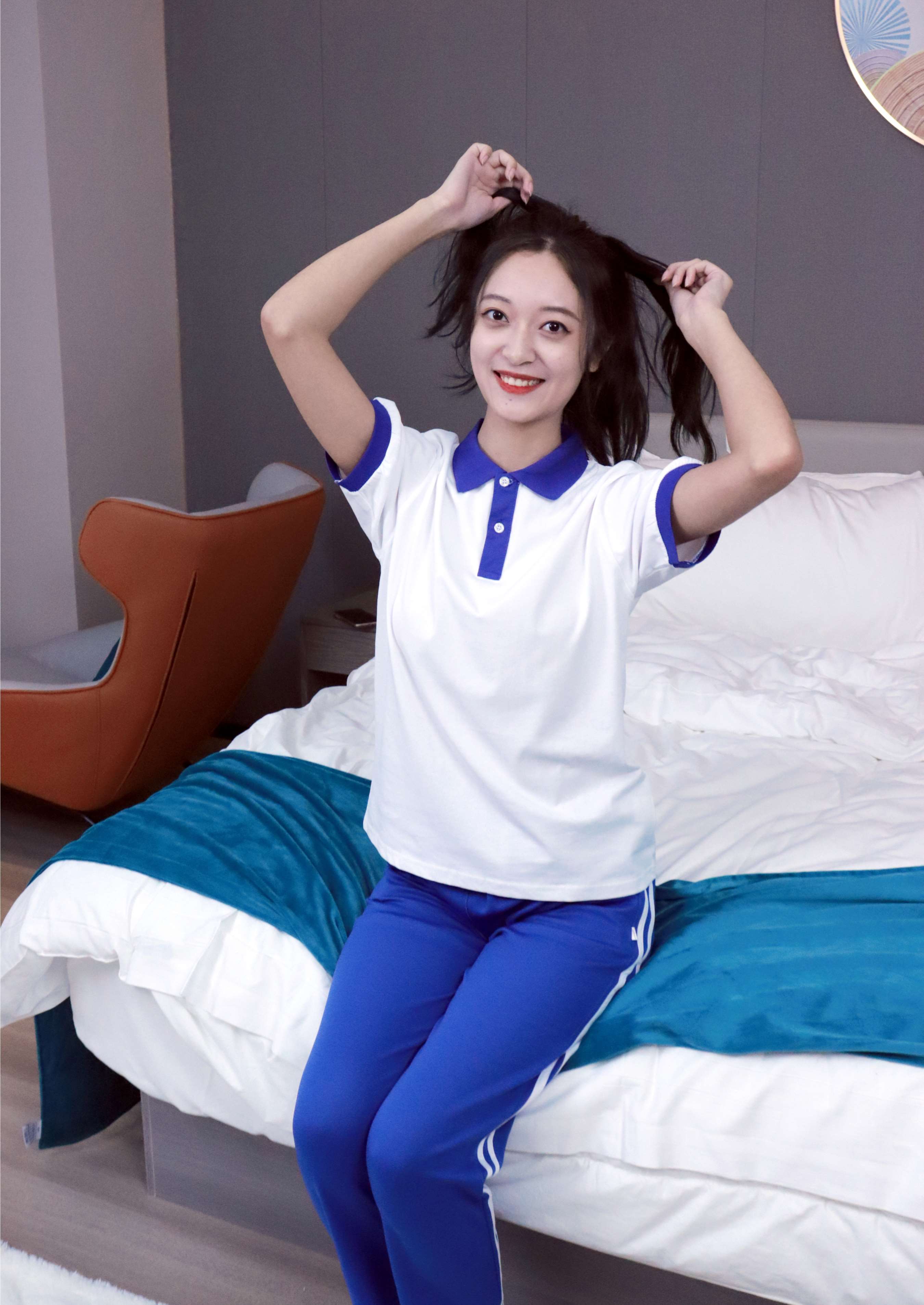 《依依~校服搭配37码运动鞋》作品图