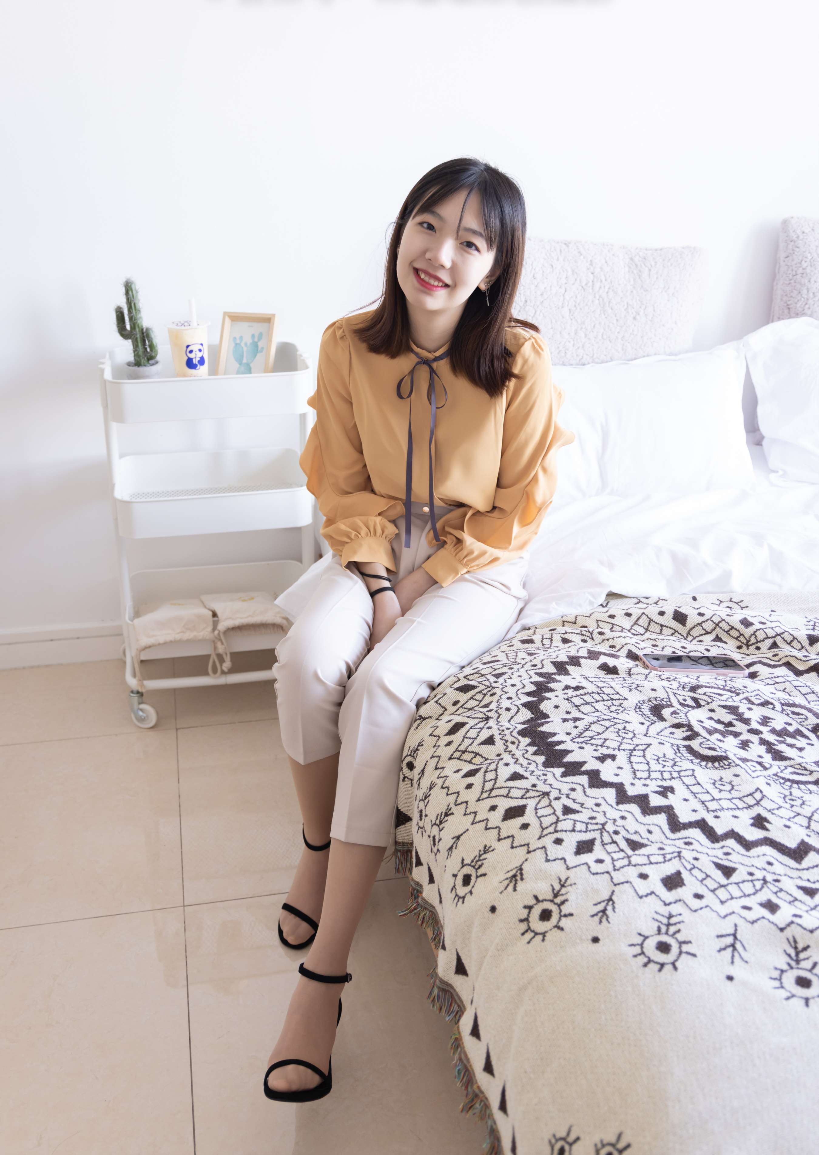 《小甜豆-三双高跟鞋、肉丝、裸足》作品图