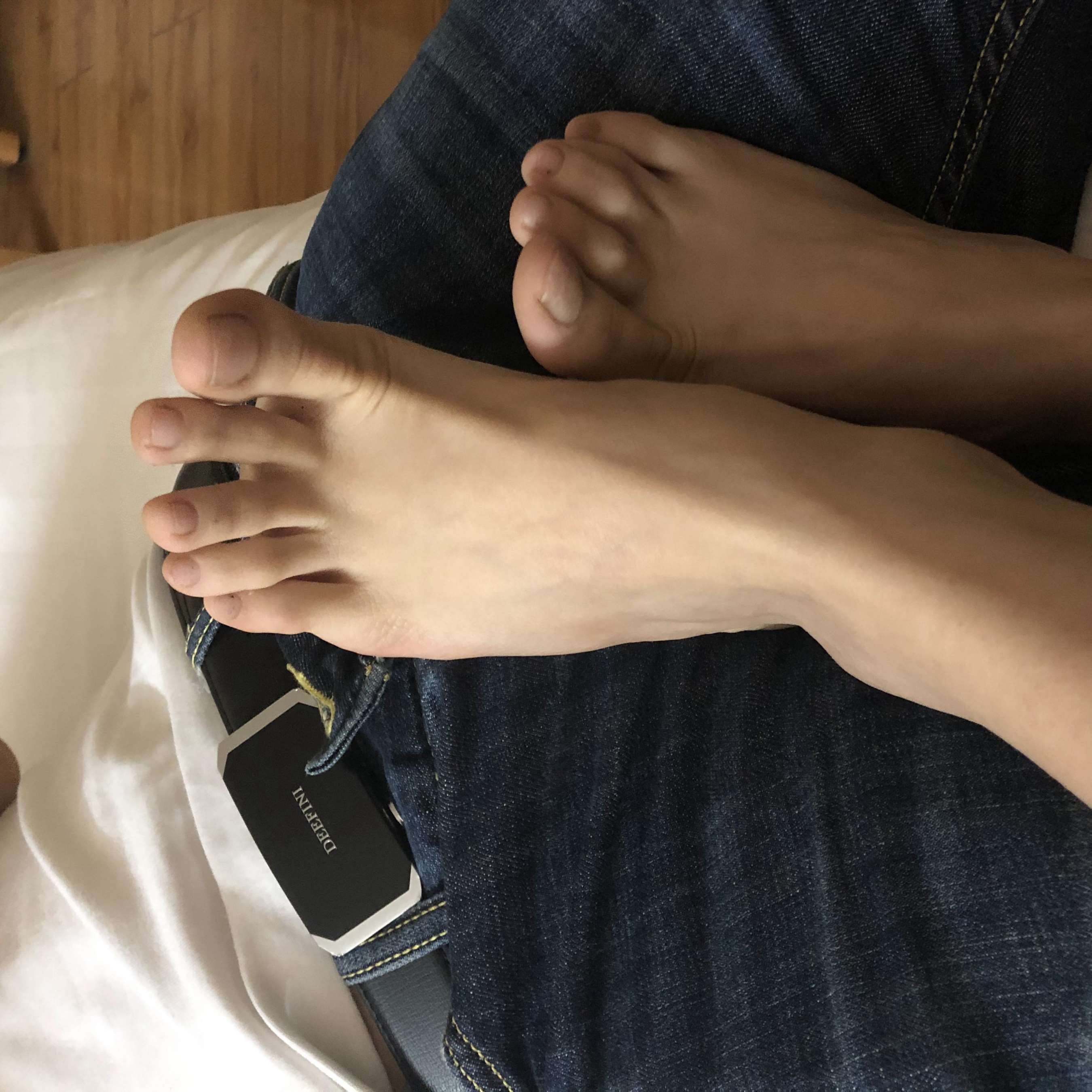 《网红小仙女的细长光脚丫》作品图