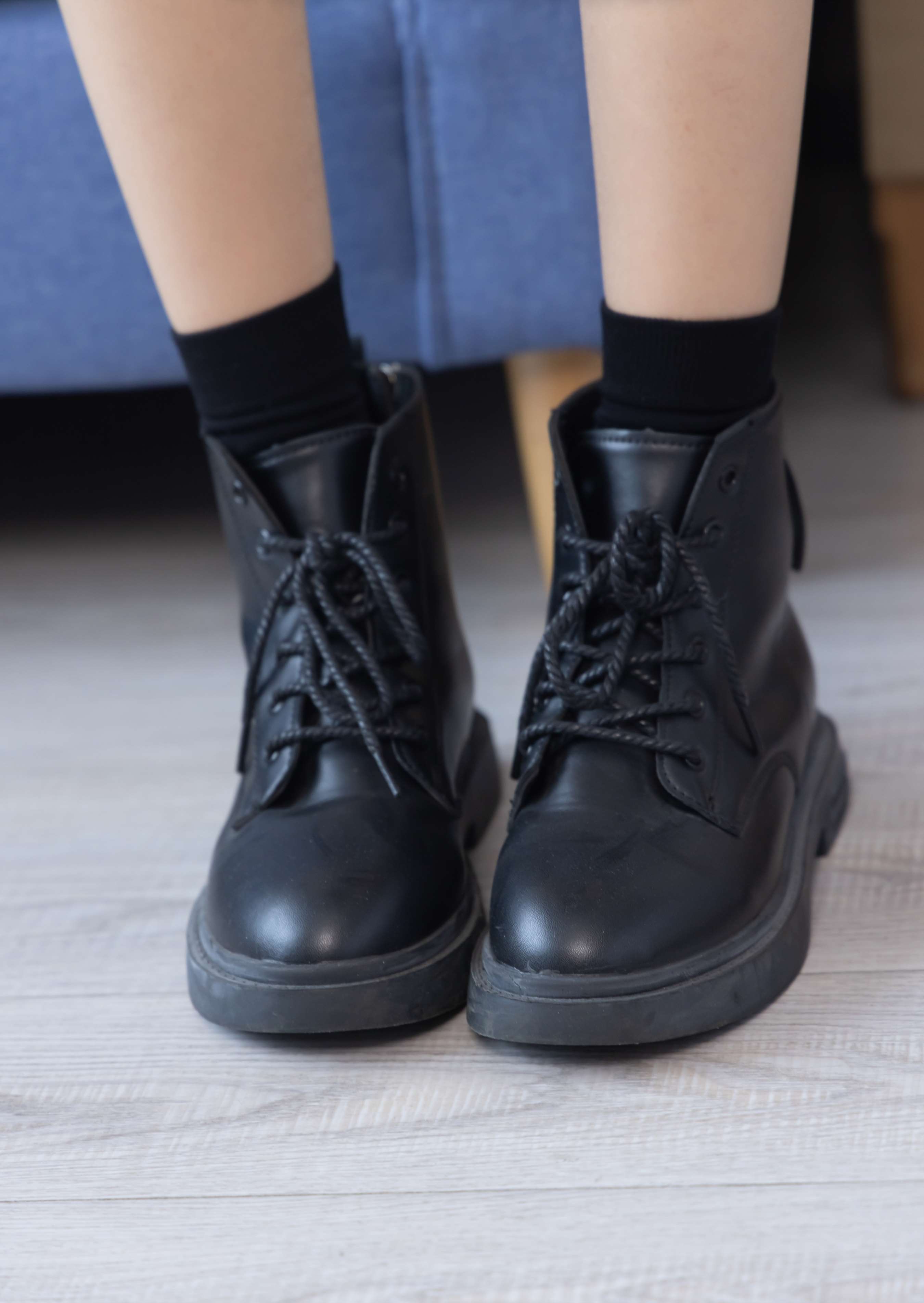 《稚予-黑棉袜套肉丝脚丫》作品图