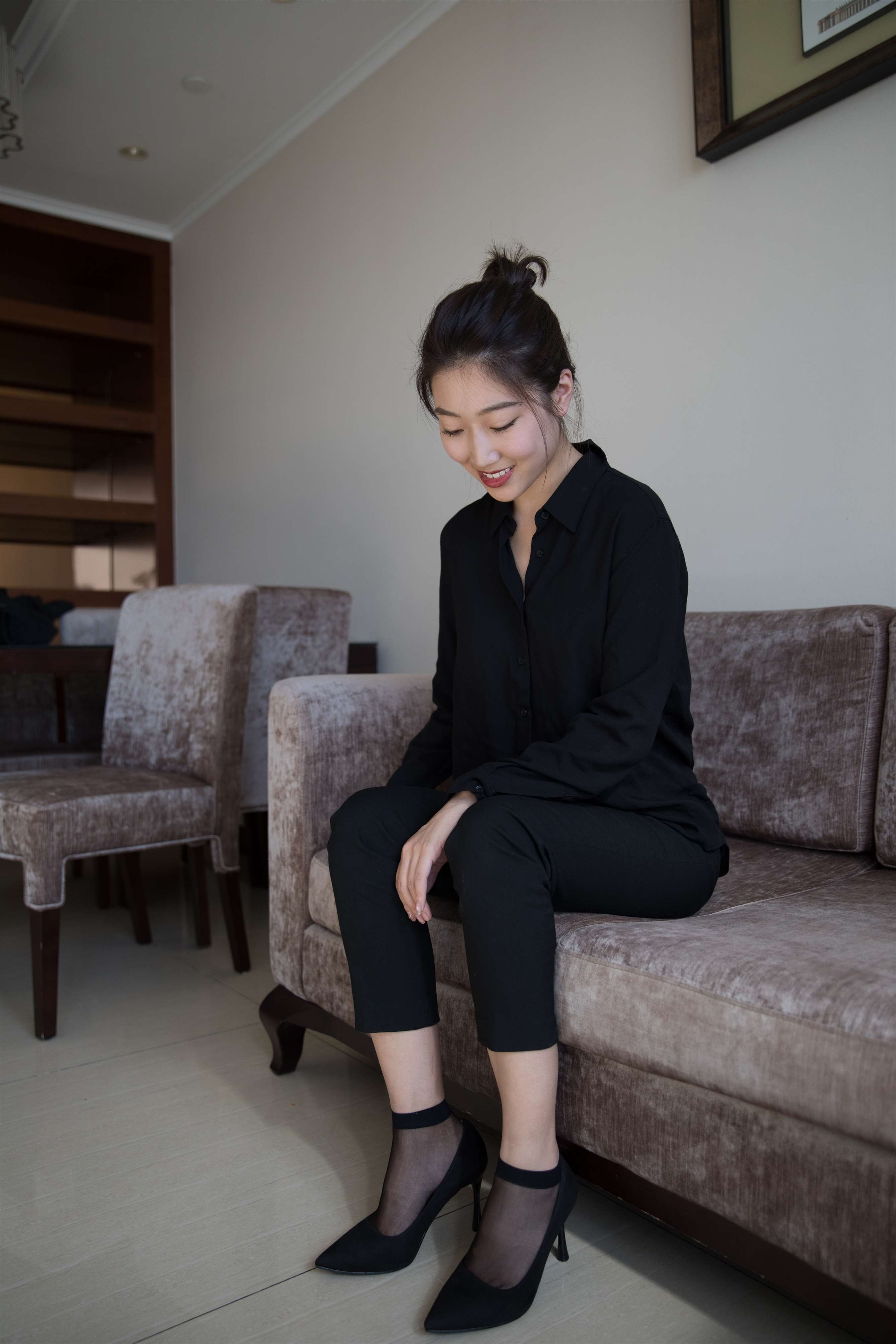 《黑色悠闲装の短丝脚》作品图