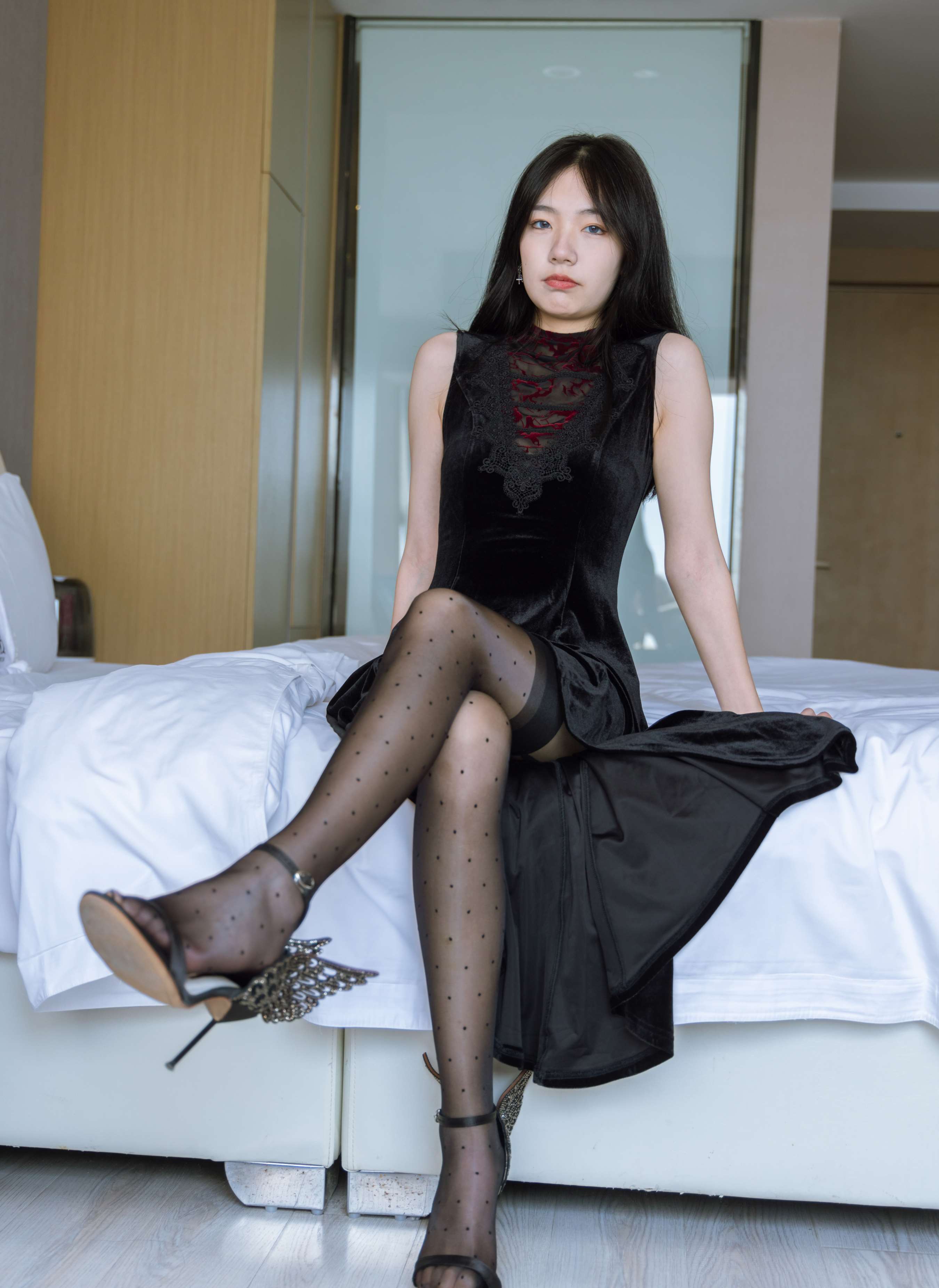 《小甜豆-高跟鞋、黑丝 脚尖透明款》作品图