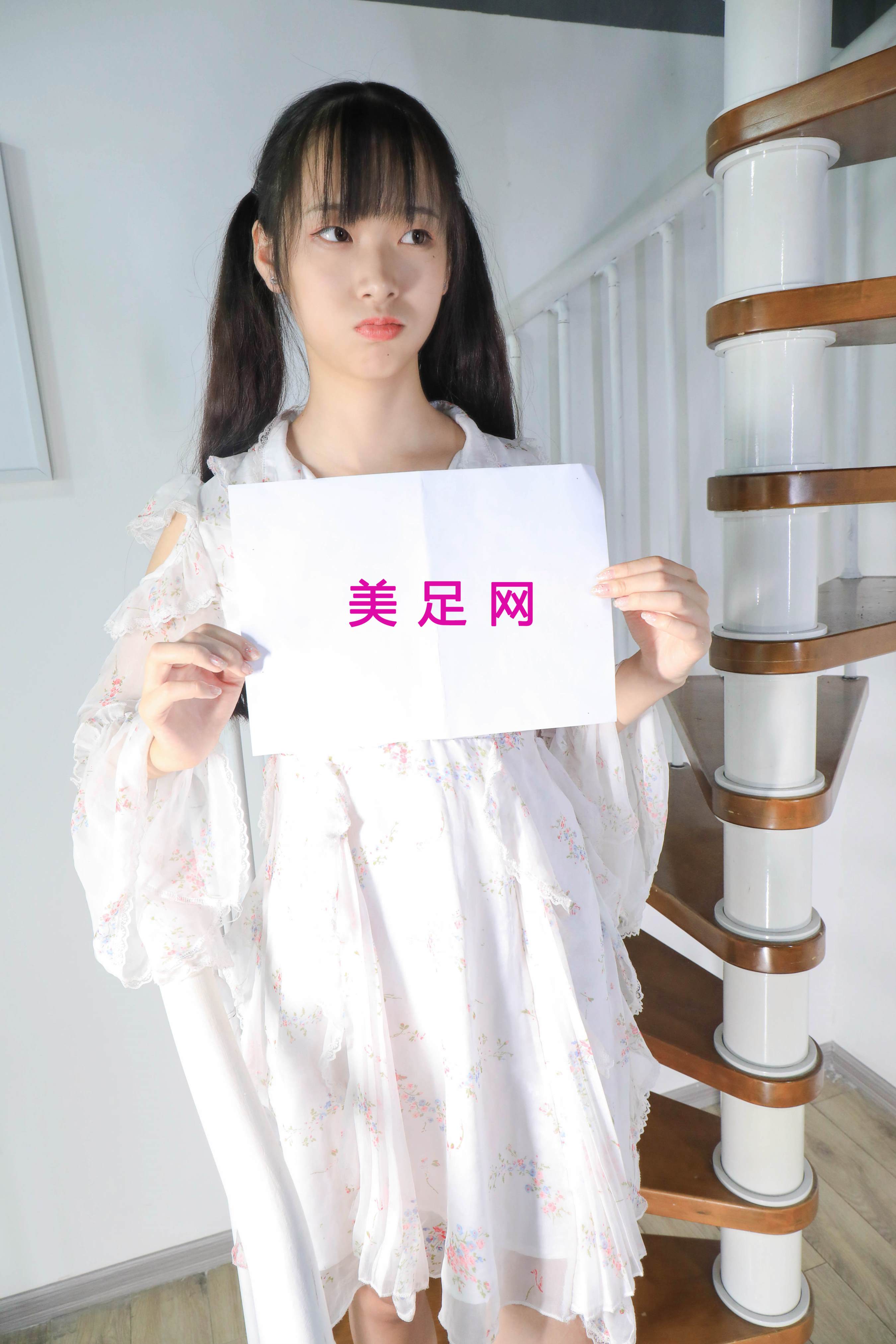 《叮叮的脏白船袜脚丫》作品图