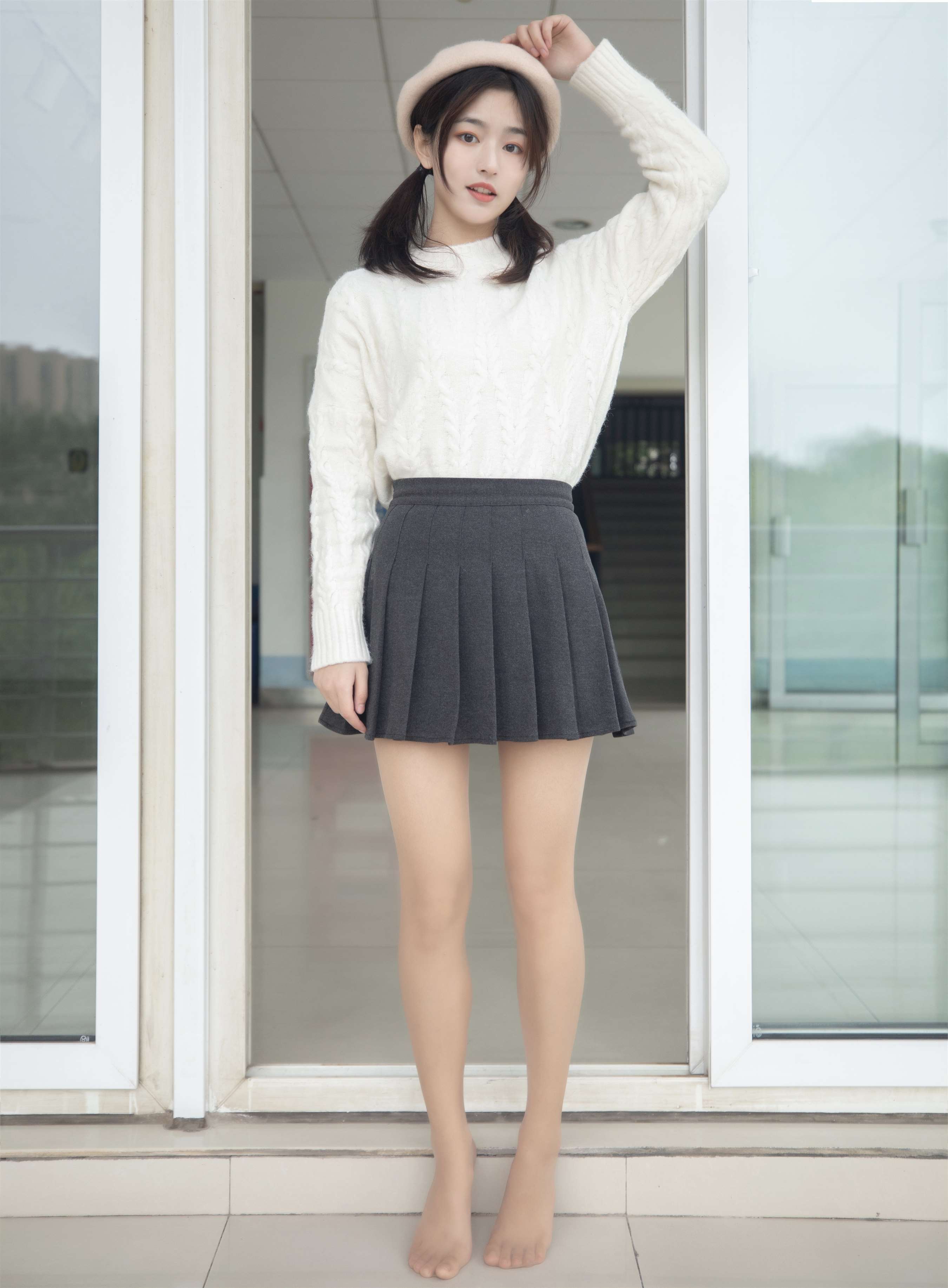 《毛毛鞋の丝足脚丫【套图+视频1个】》作品图