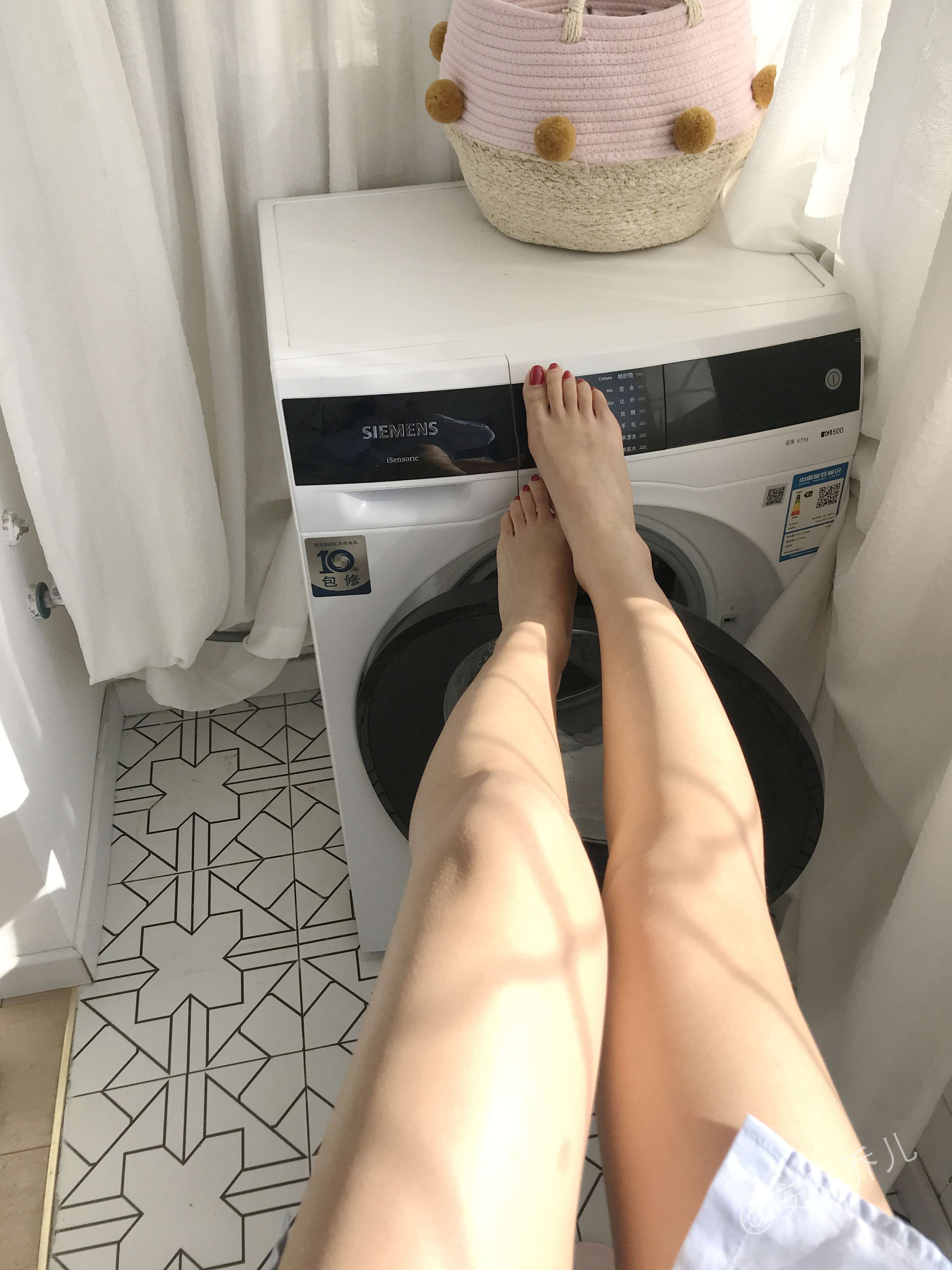 《阳台洗衣房》作品图