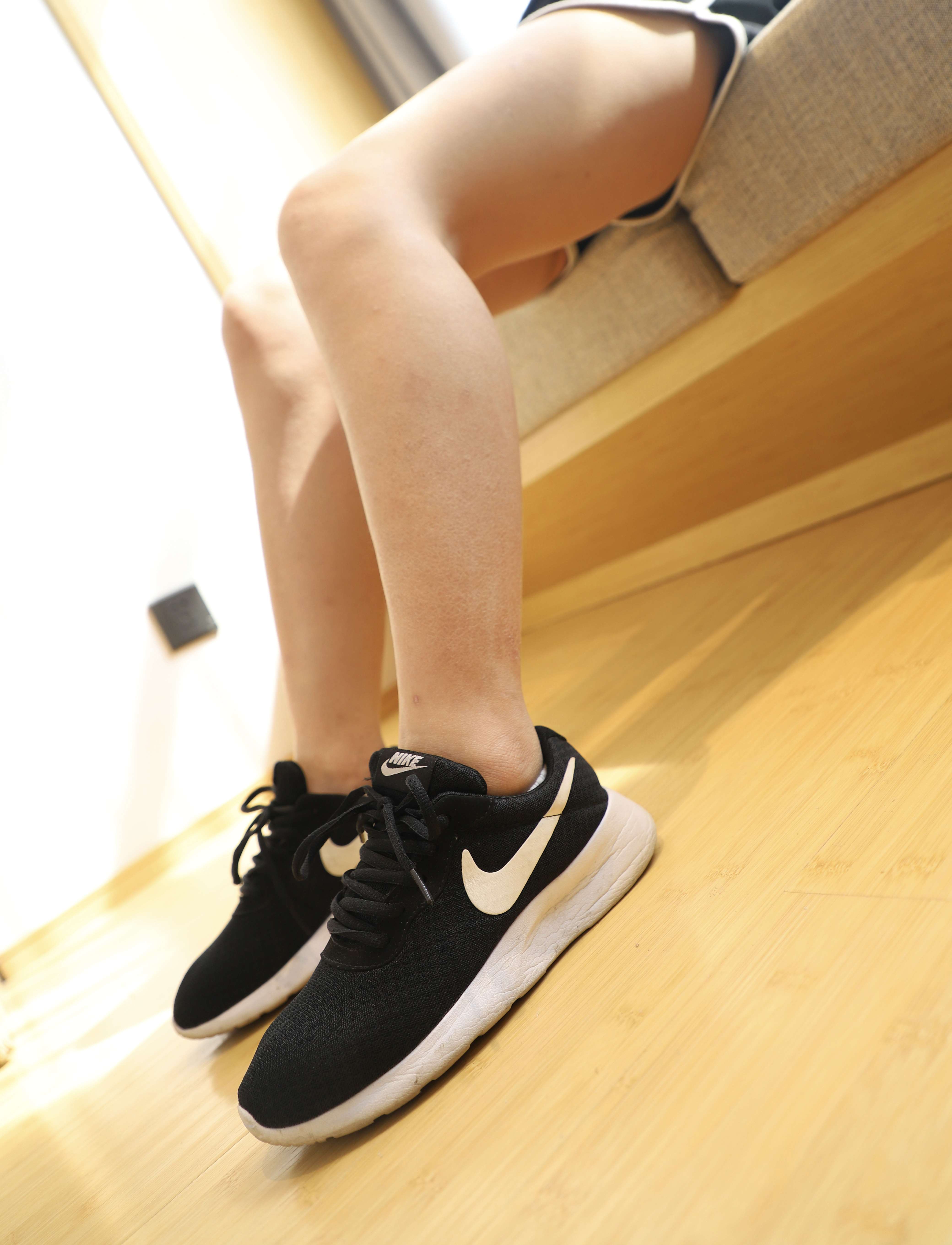 《少女白脏棉袜脚》作品图