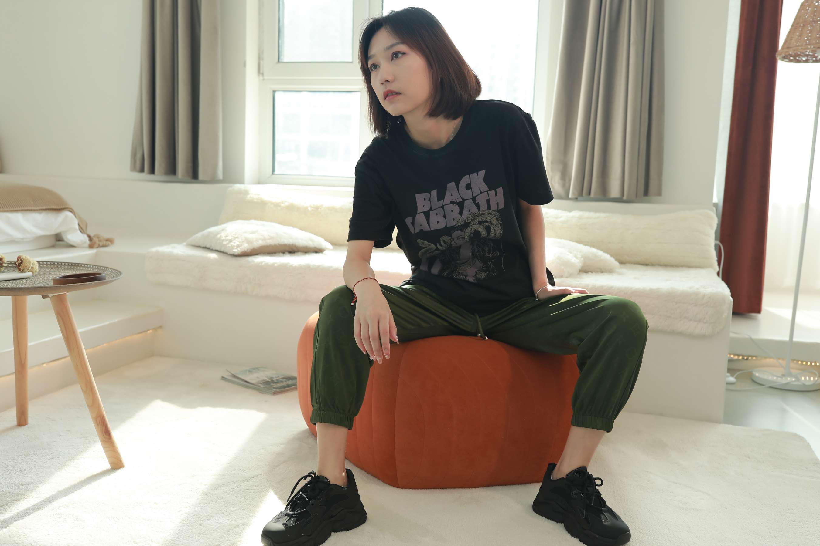 《子轩板鞋船袜裸足》作品图