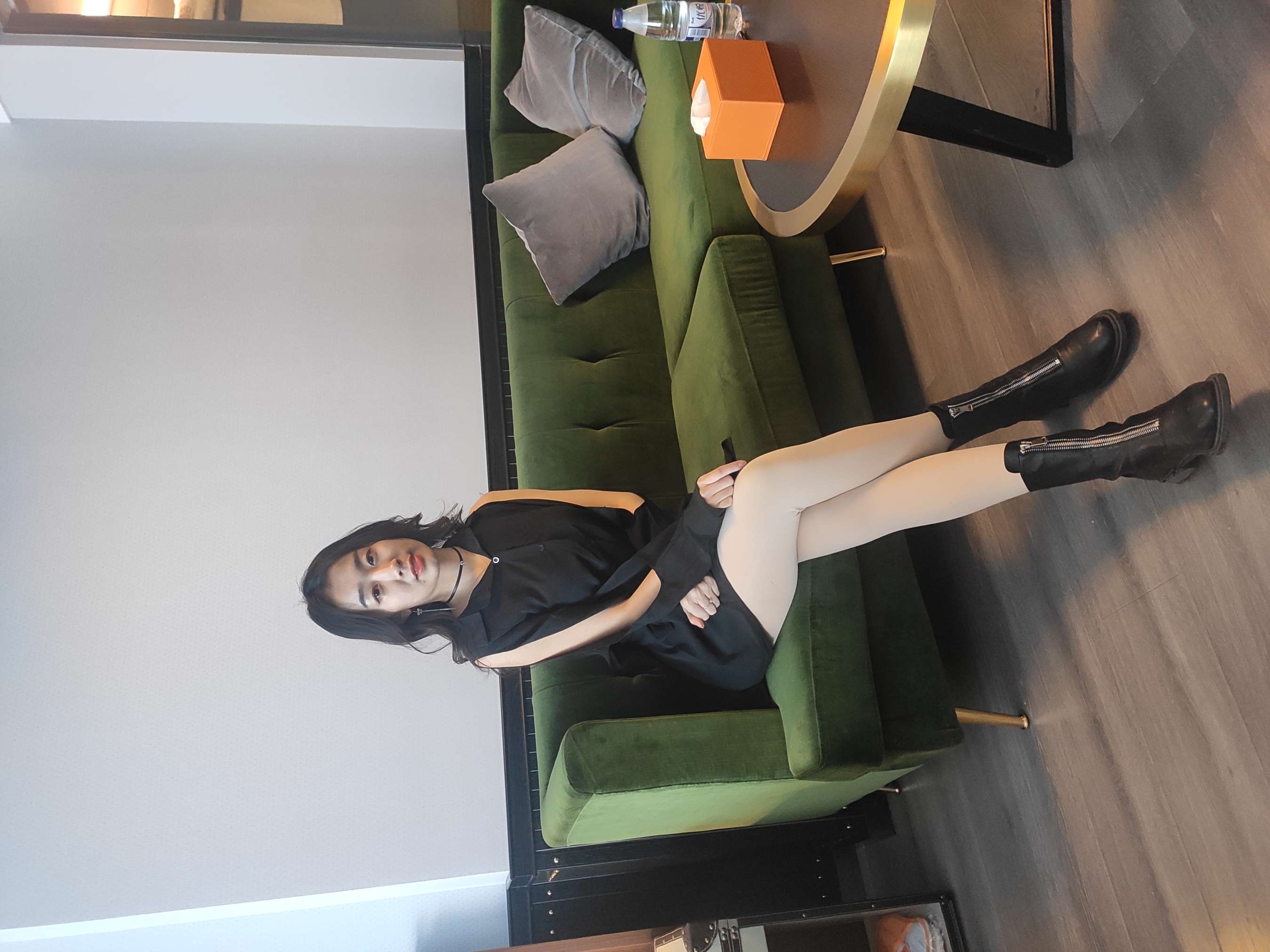 《姜旭肉丝长靴の赤足》作品图