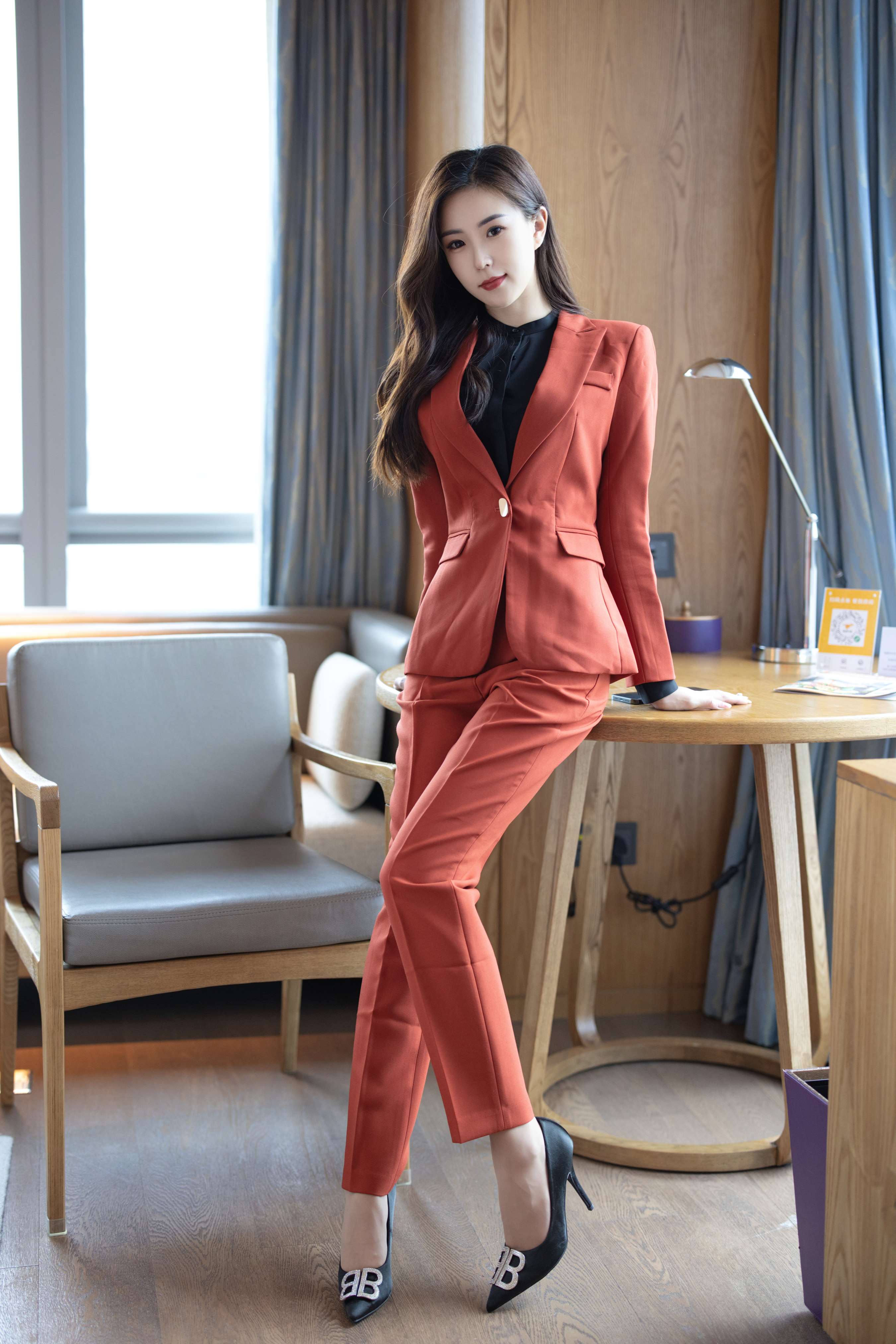 《小姐姐高跟肉丝脚丫》作品图