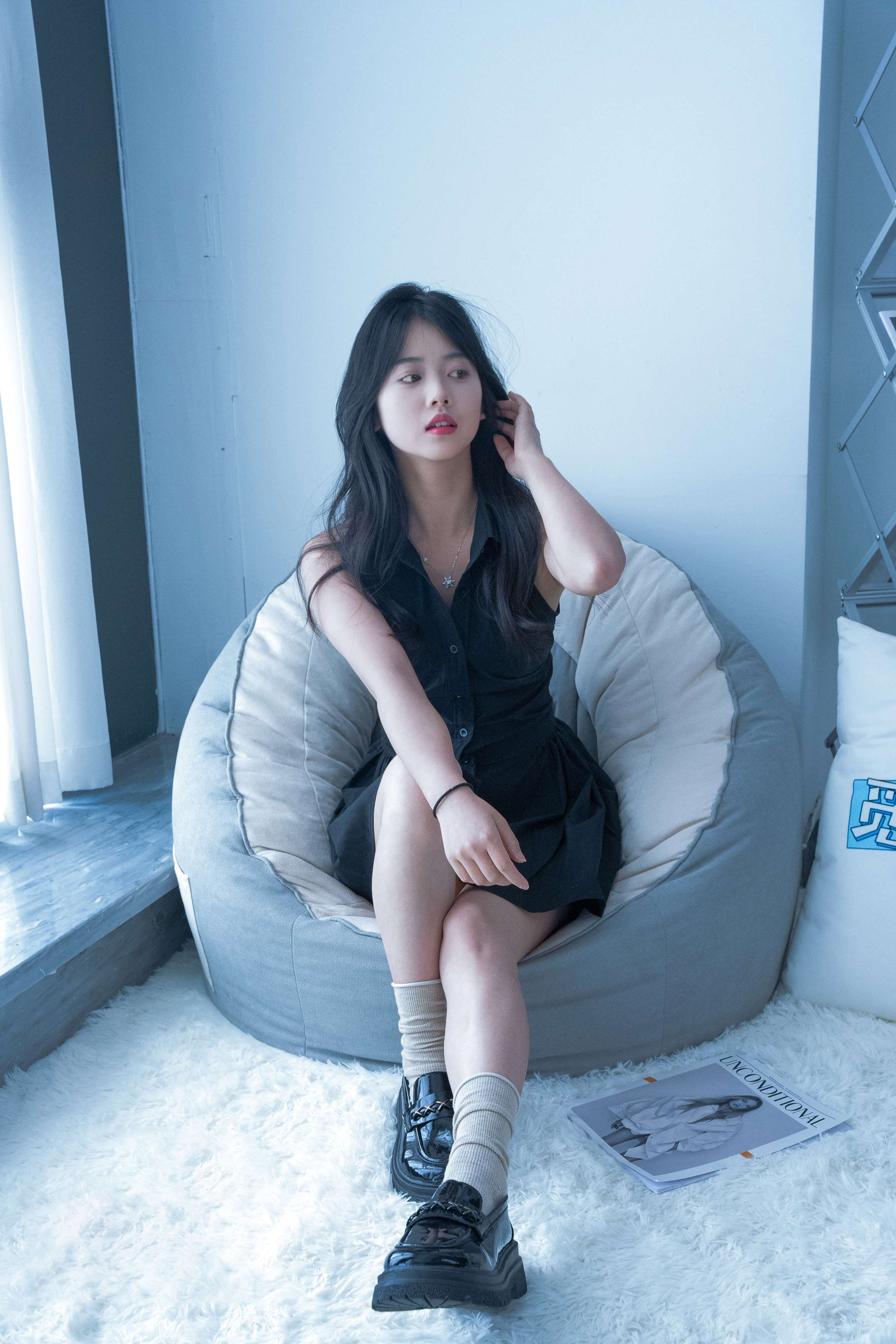 《小玲的皮鞋の棉袜脚丫》作品图