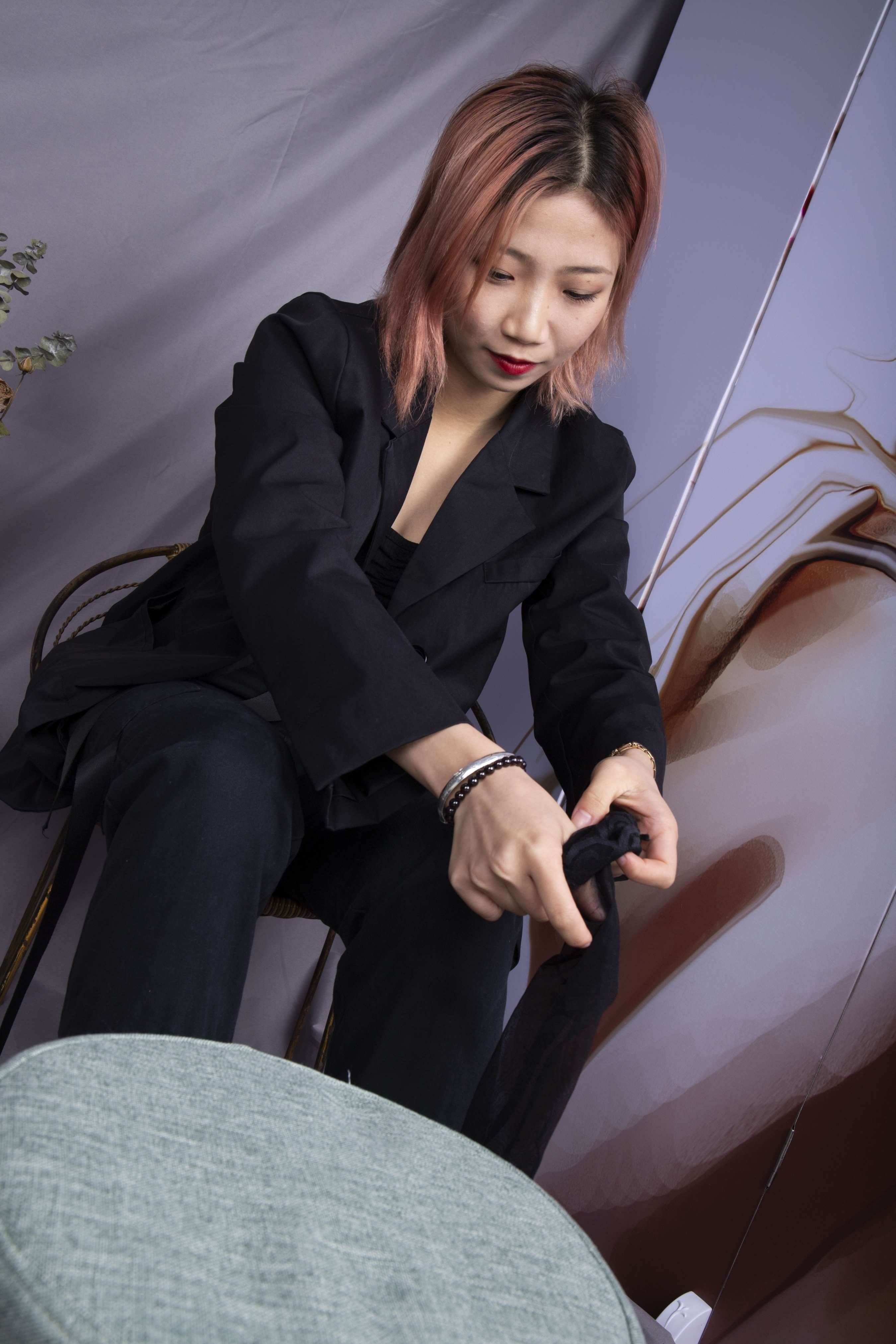 《美女牛仔裤里丝》作品图