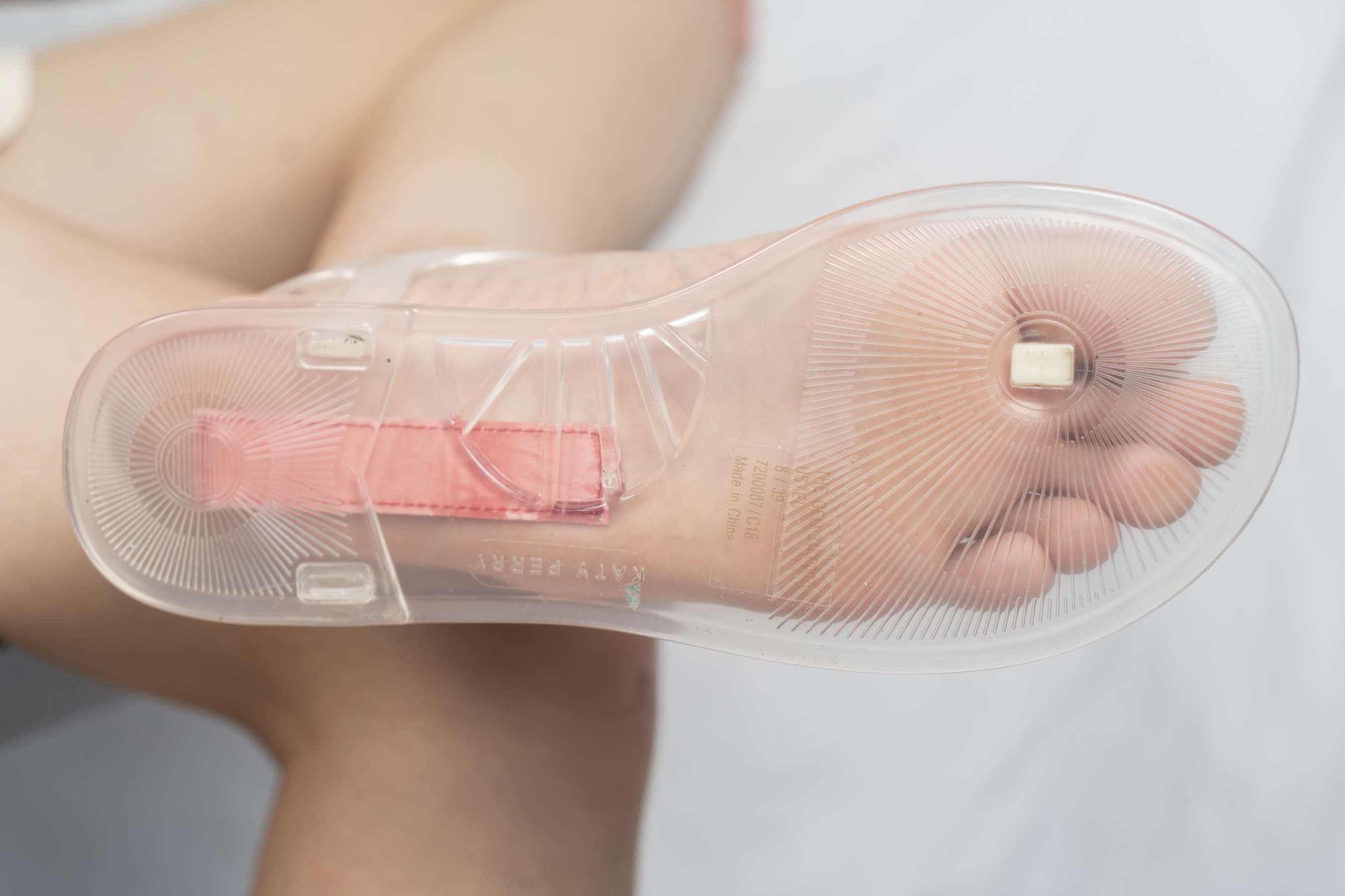 《美妮40码大脚穿上各种水晶鞋展示，非常性感！(下)》作品图