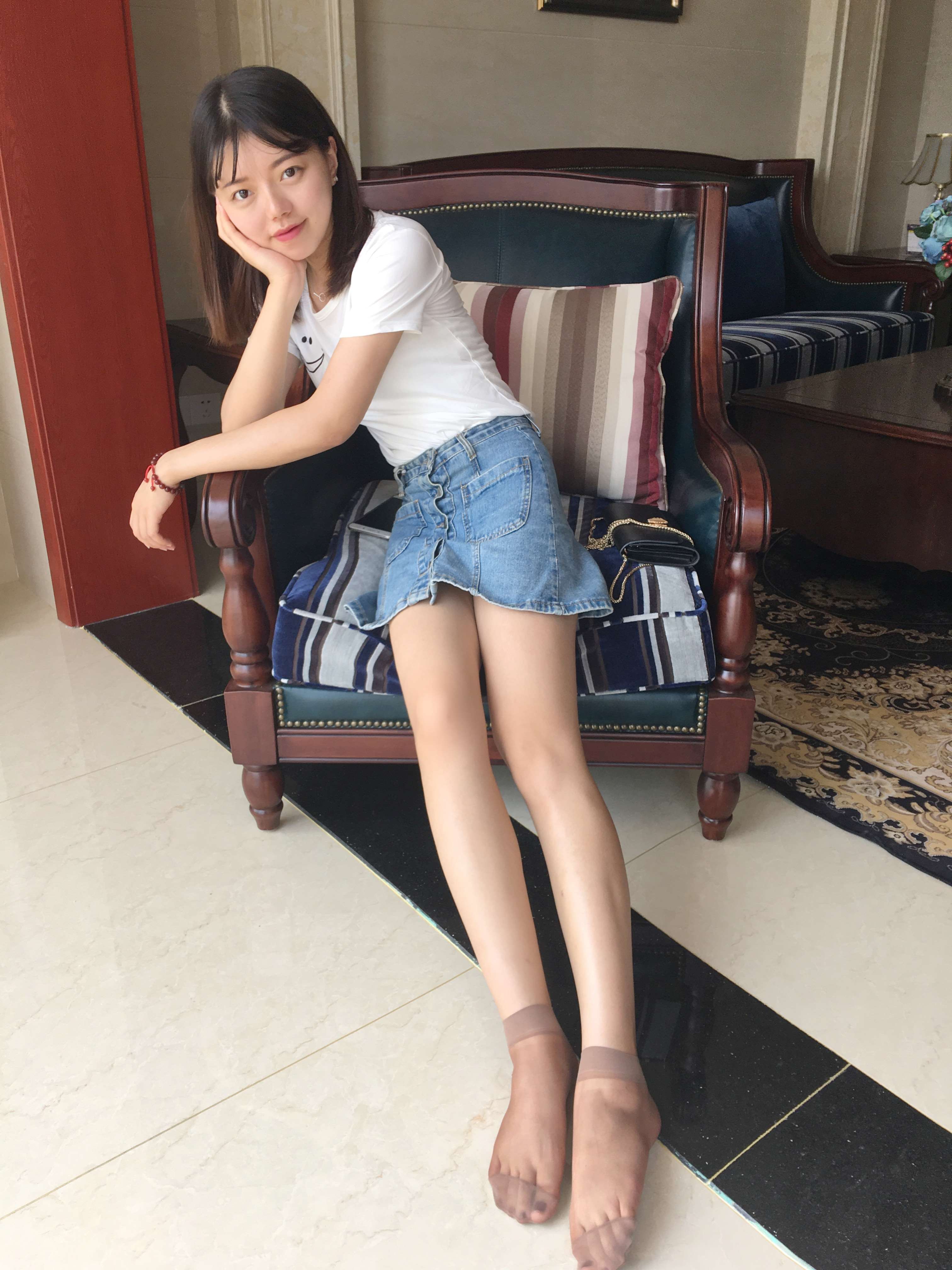 《短裙の短丝足》作品图