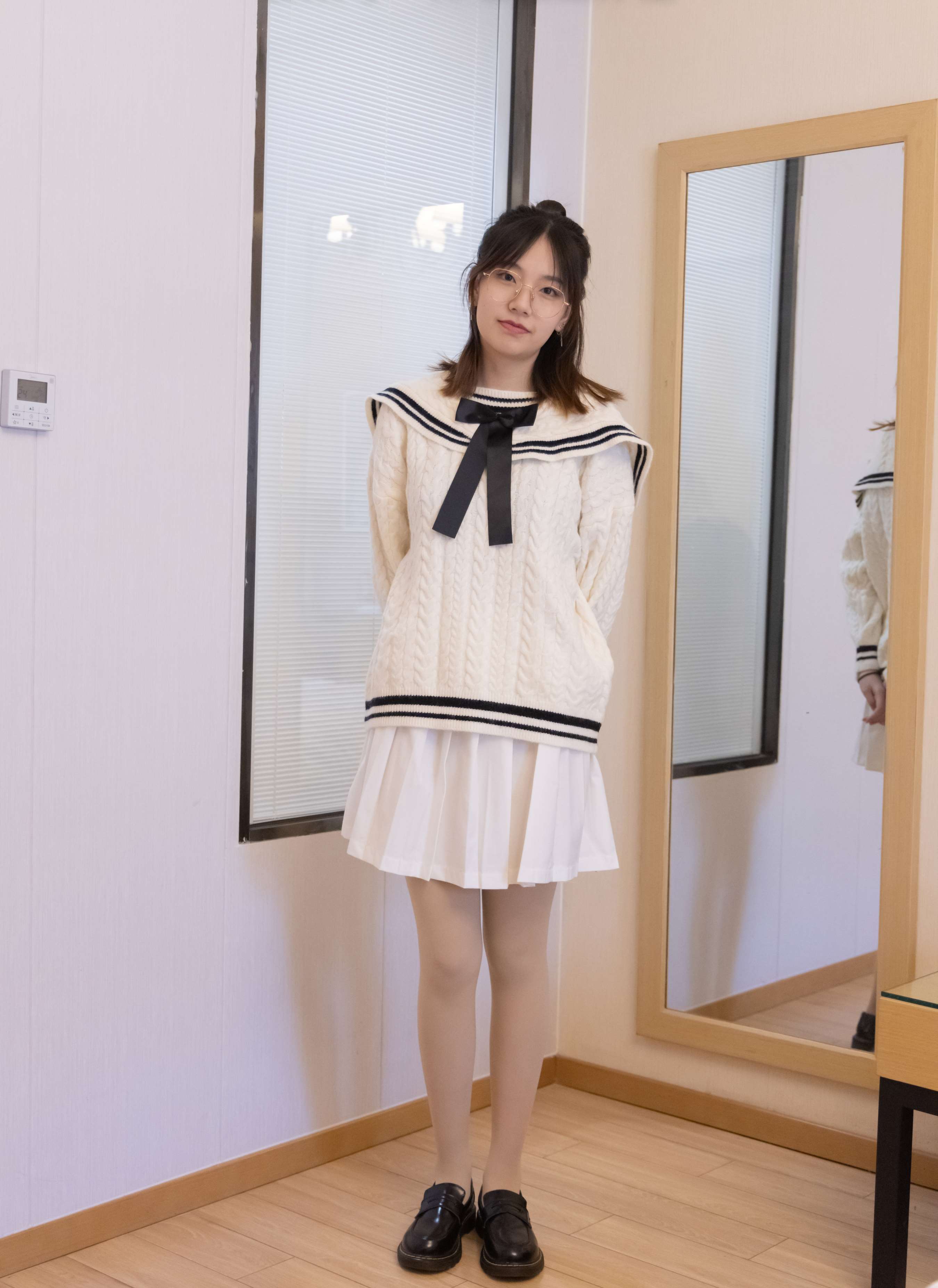 《小甜豆-黑皮鞋の厚肉丝》作品图