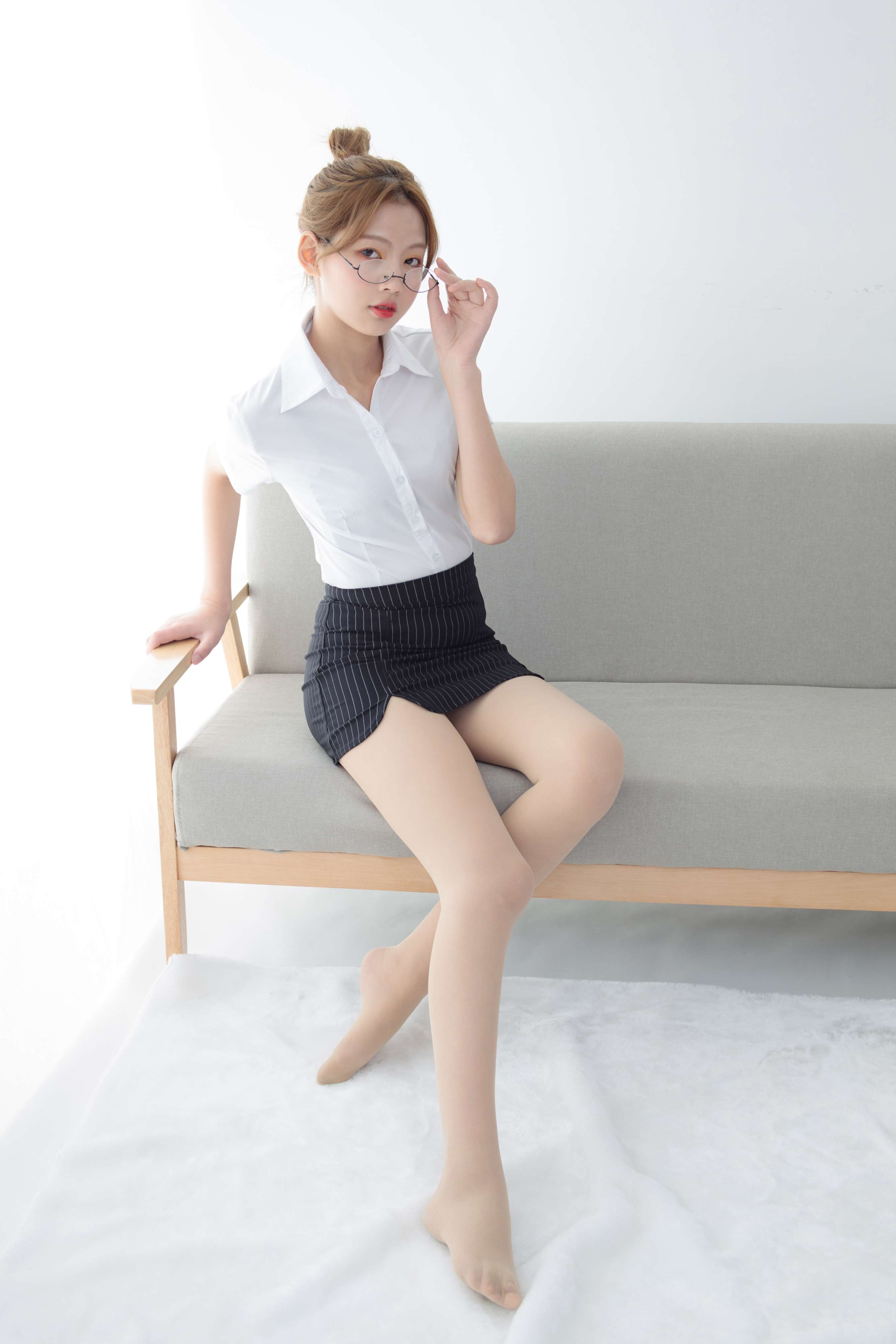 《小姐姐的职业装》作品图