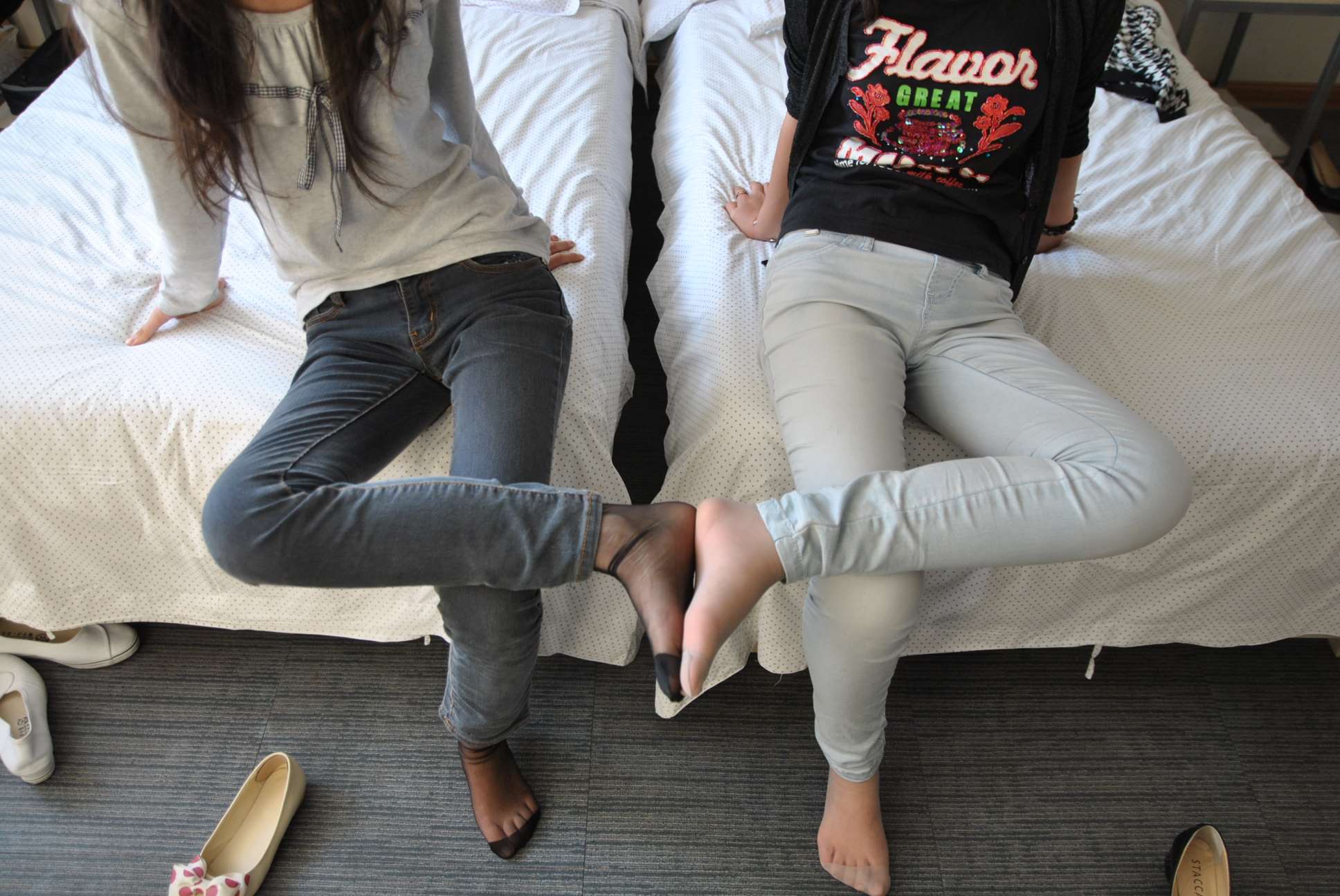 《两姐妹jio之间的较量》作品图