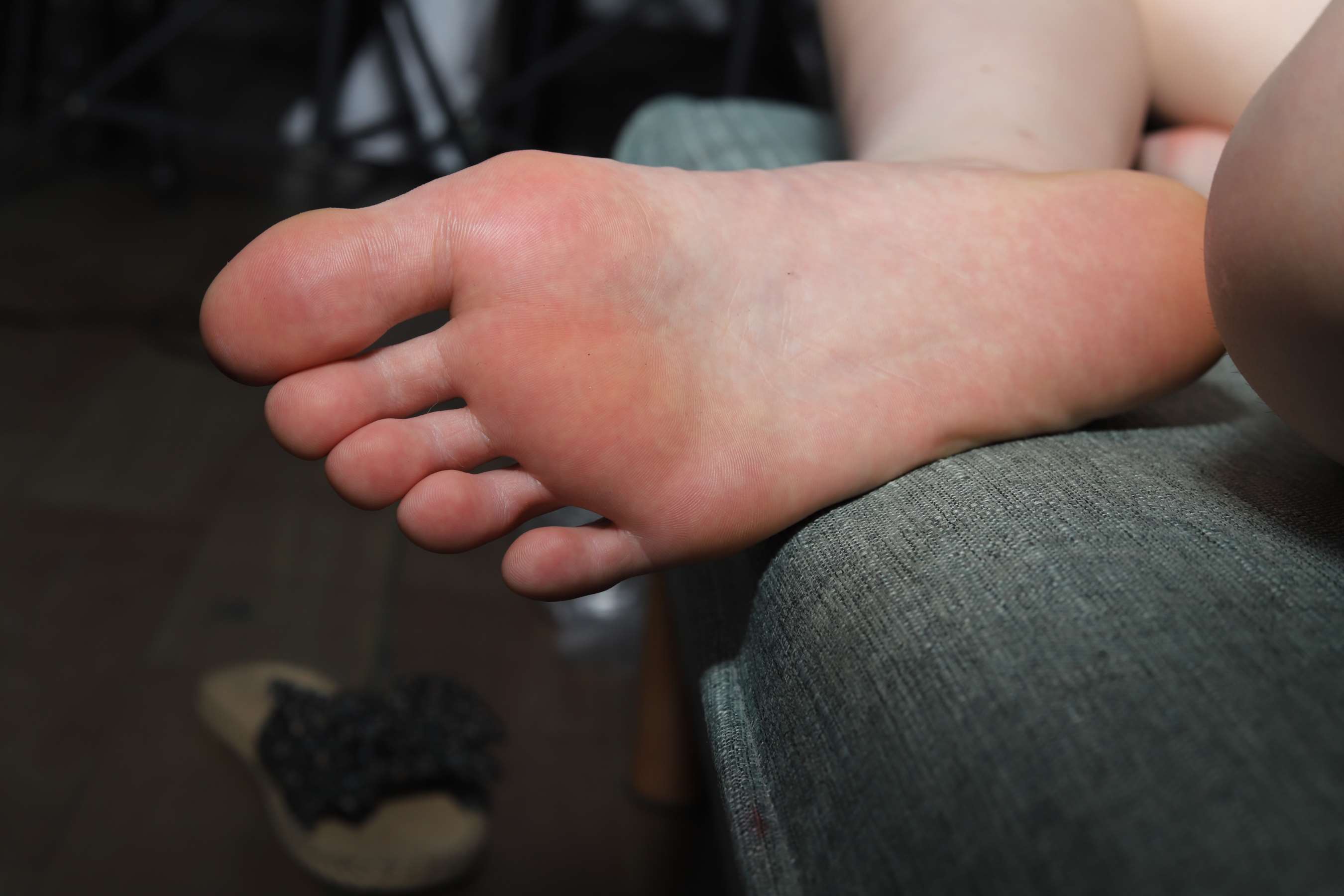 《珊珊实习期再次展示39码修长大白脚》作品图