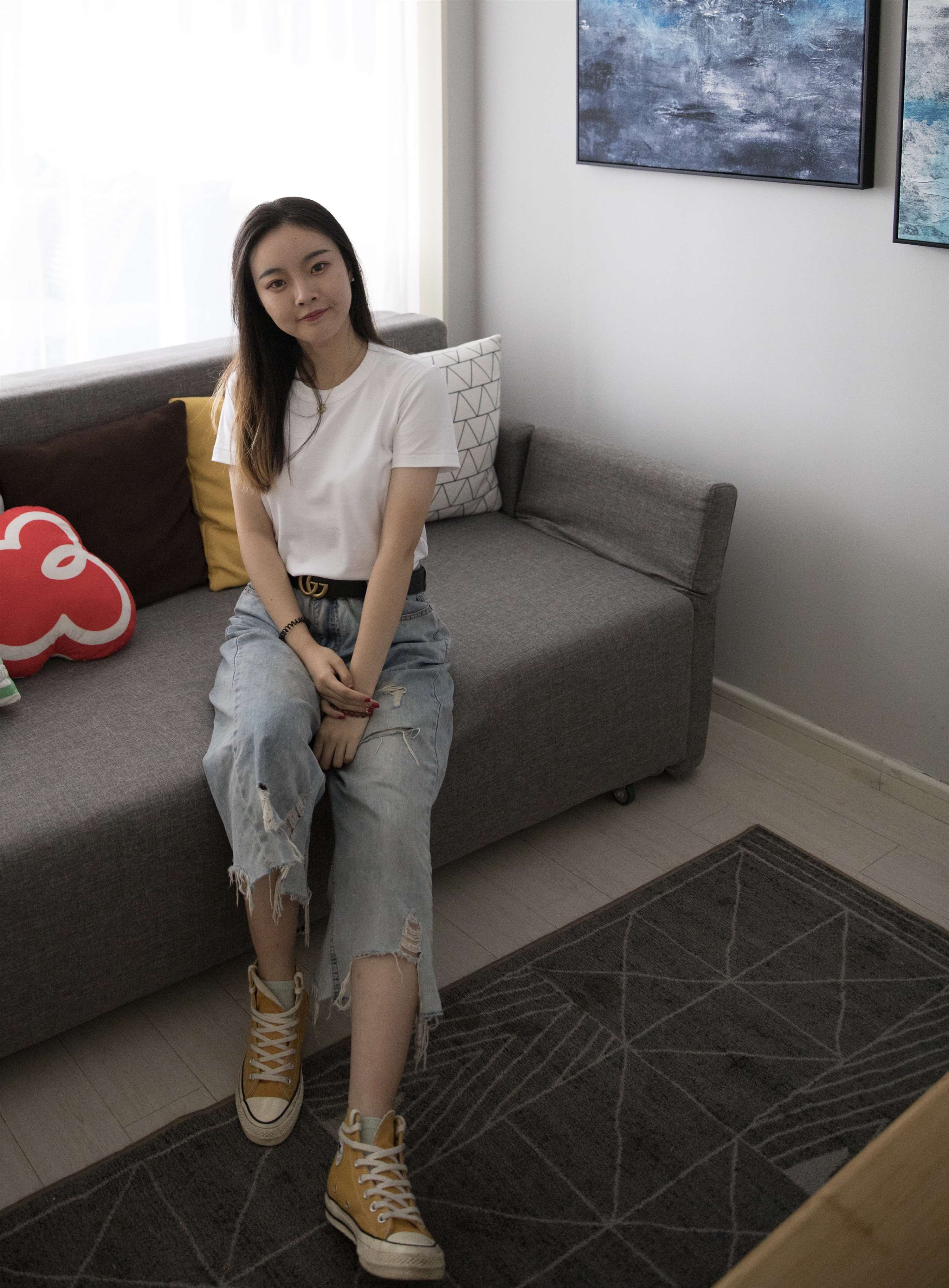 《黄色高帮帆布鞋の棉袜脚》作品图