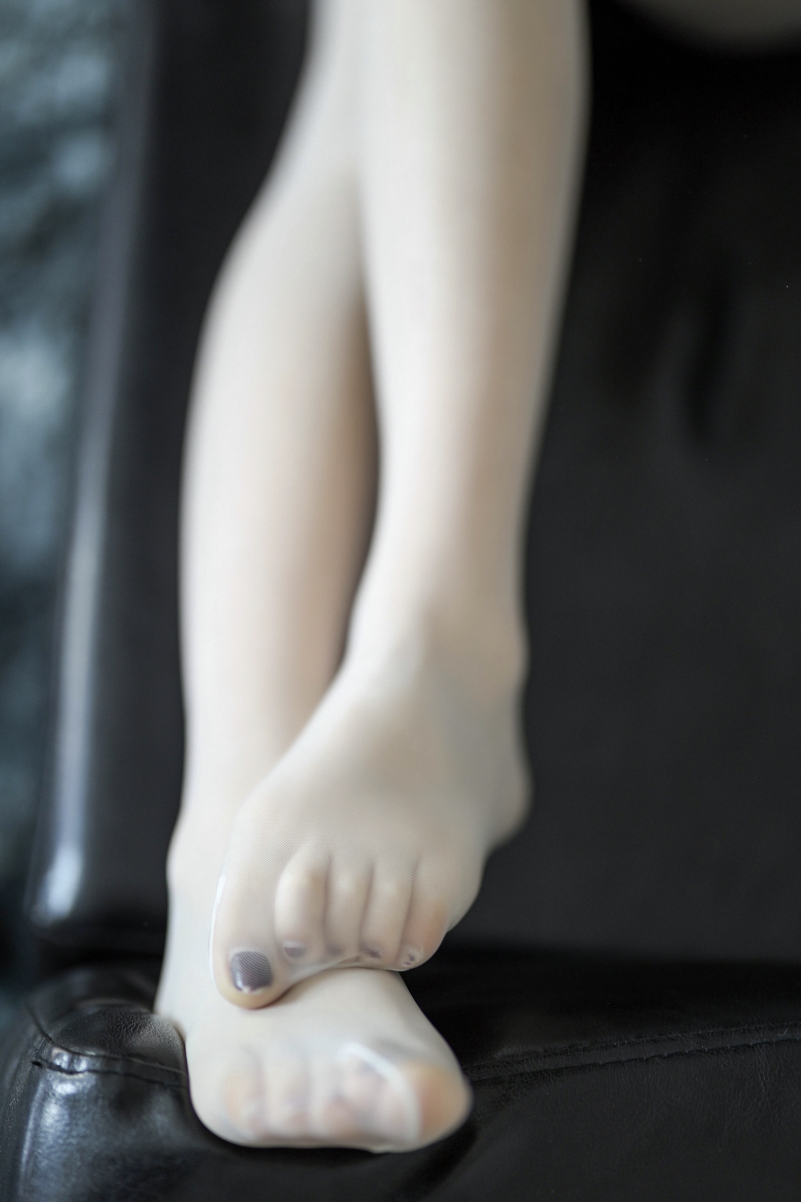 《连衣裙の肉丝脚丫》作品图