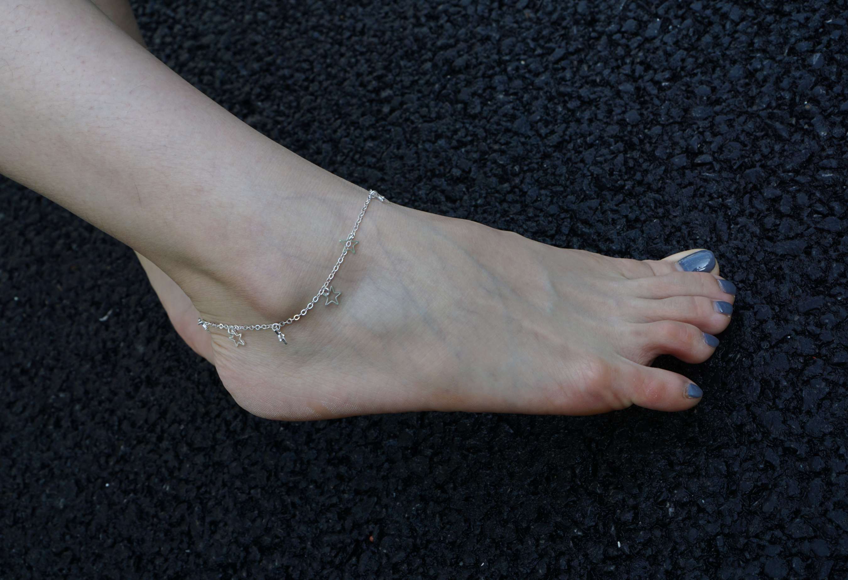 《蓉蓉37码赤足》作品图