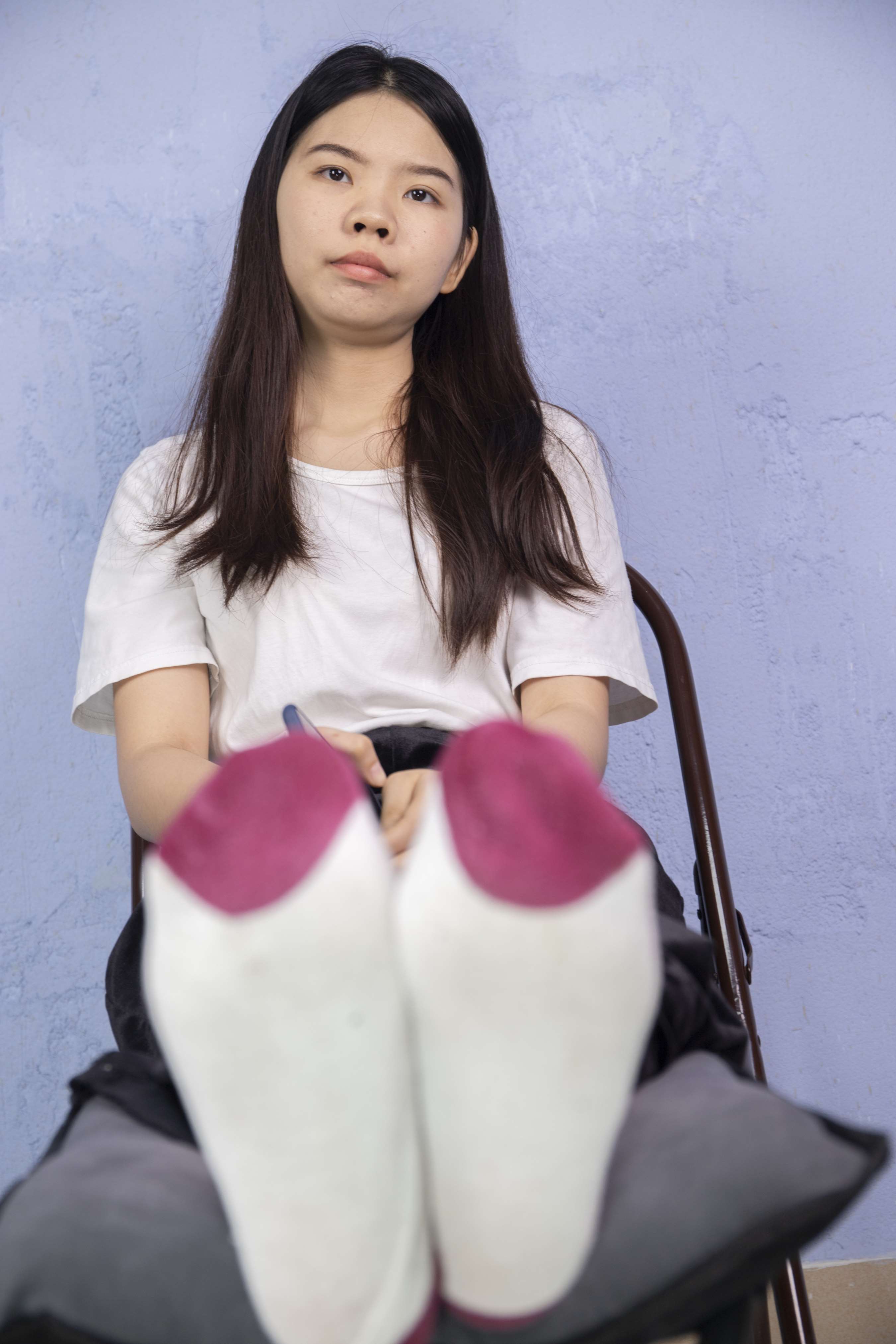 《小玉两天没换的棉袜加上味道浓郁的脚丫》作品图