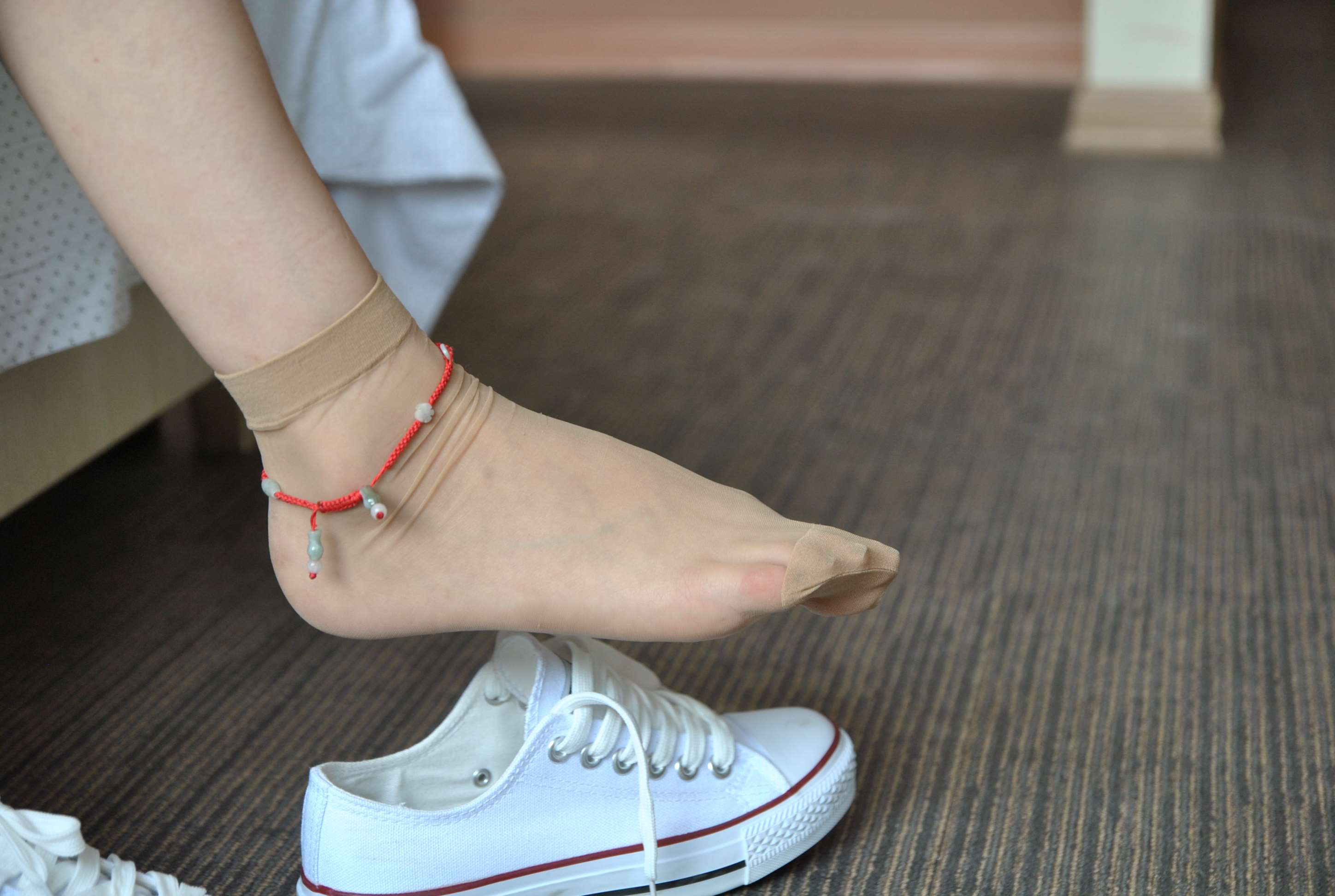 《红嫩的玉足》作品图