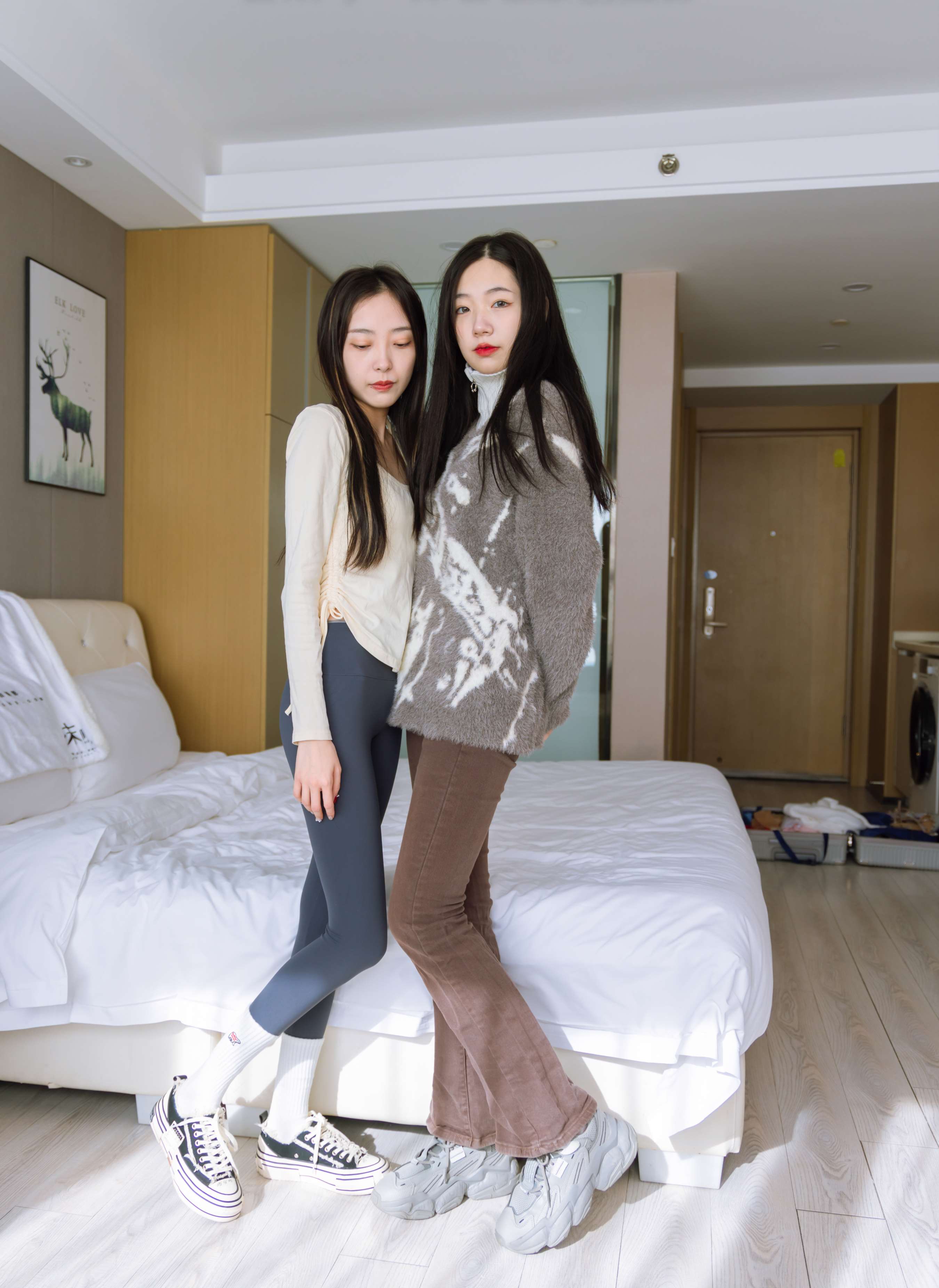 《小甜豆 稚予-板鞋、运动鞋、高跟鞋、白棉袜、蓝丝》作品图