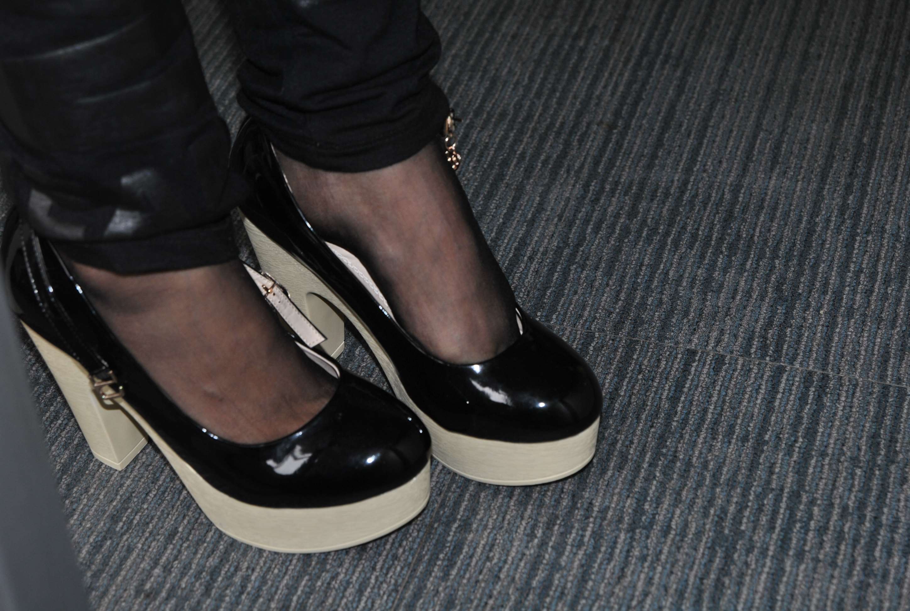 《研究生干净的脚丫》作品图