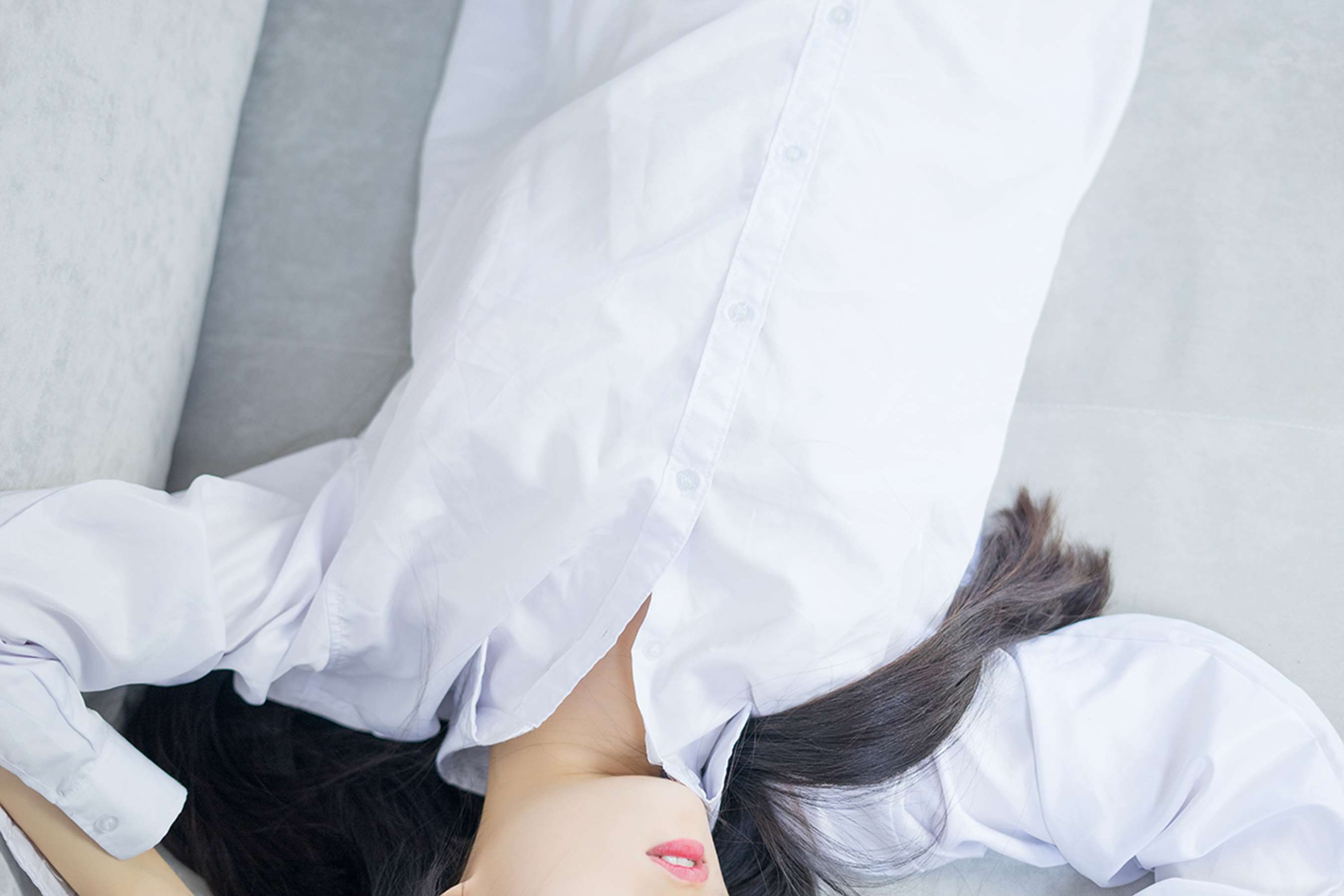 《师妹衬衣の嫩足》作品图