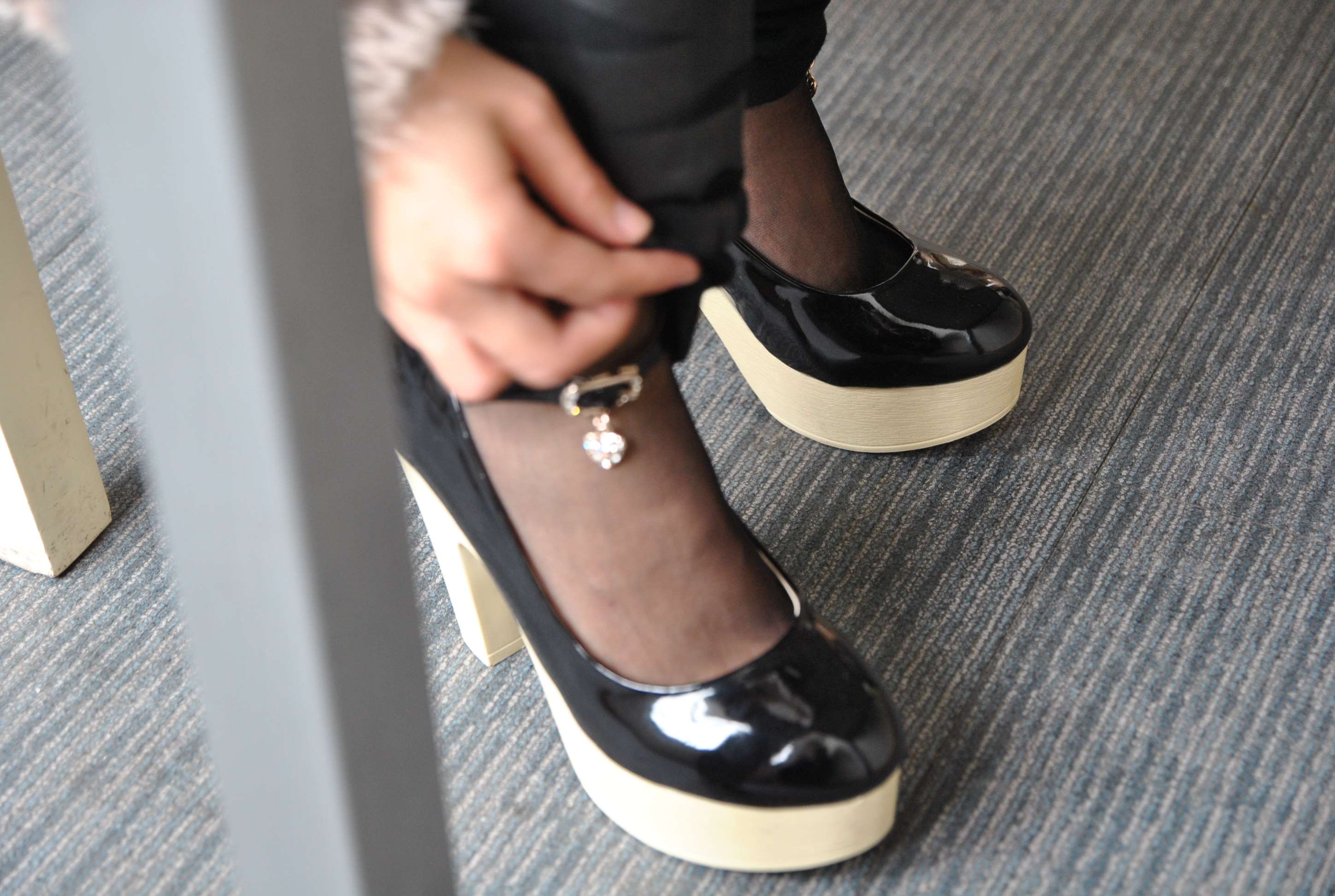 《研究生干净的脚丫》作品图